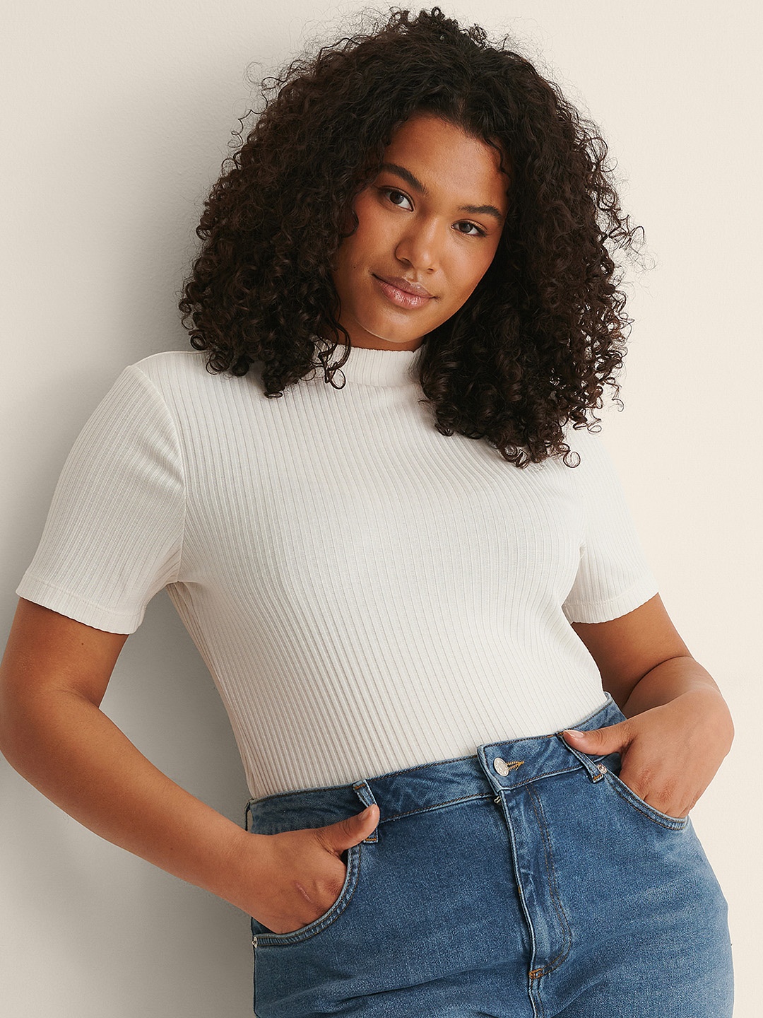 

NA-KD Off-White Solid Ribbed Top