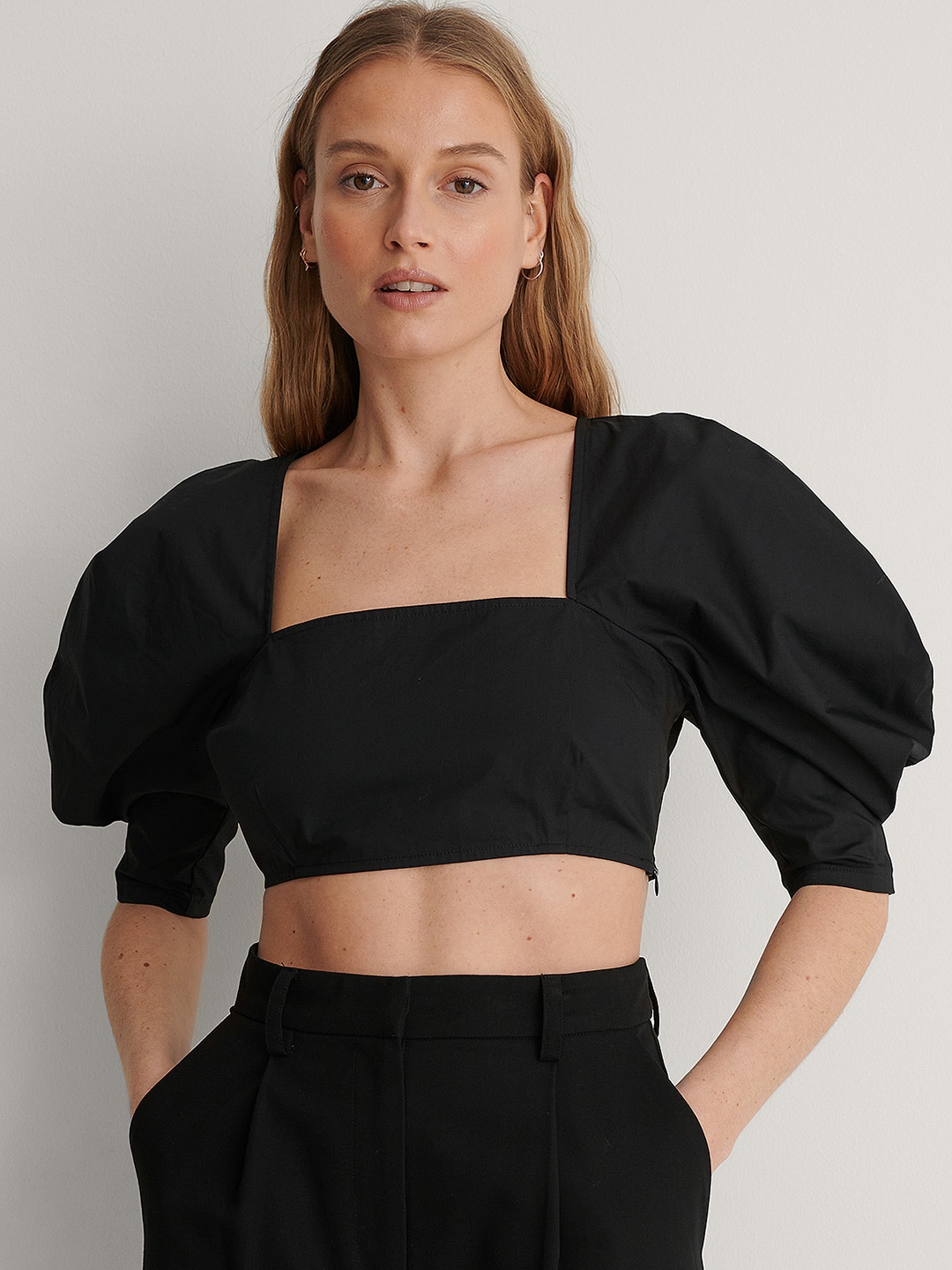 

NA-KD Women Black Pure Cotton Solid Crop Top with Puff Sleeves