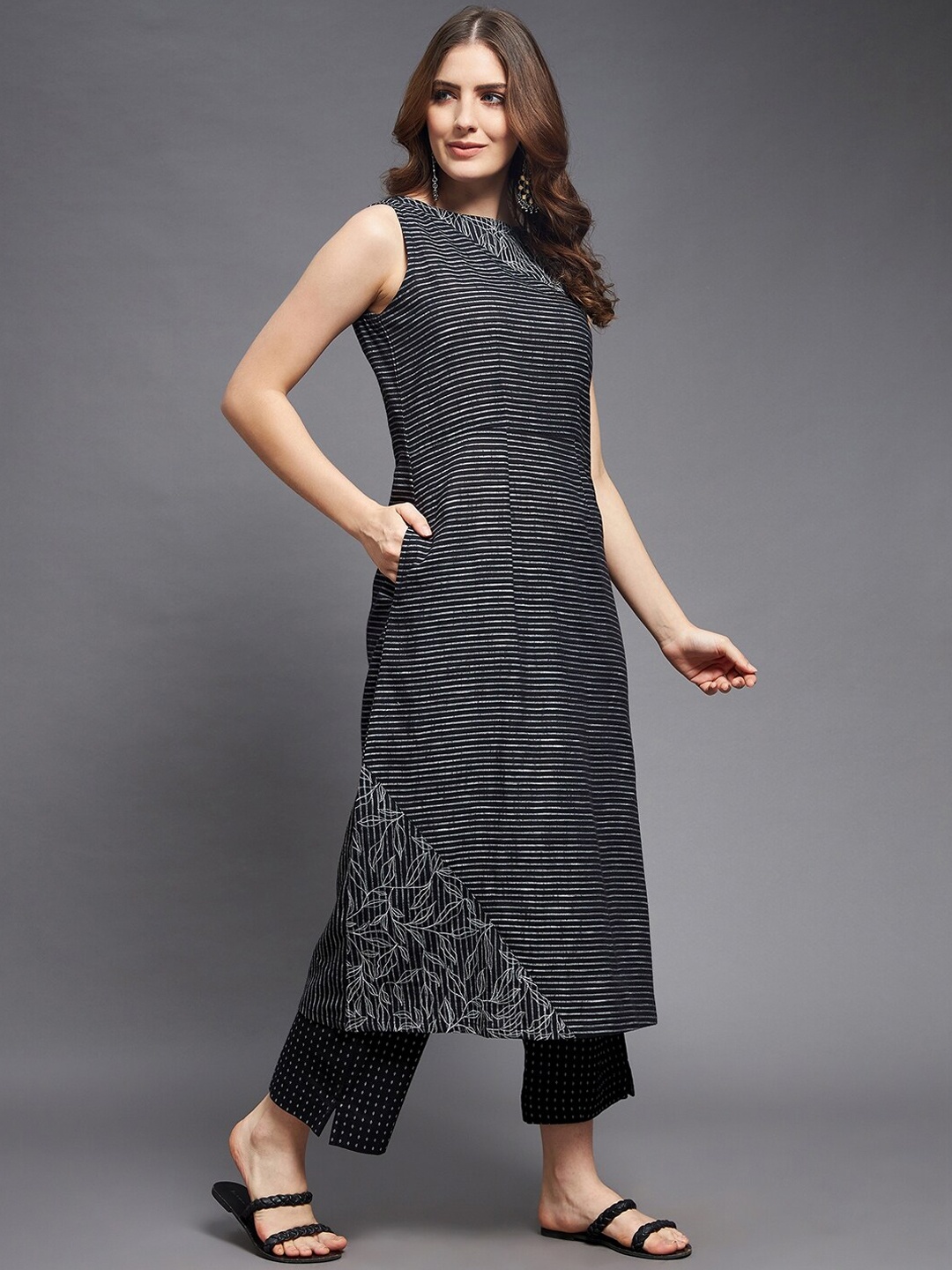 

Indian Dobby Women Black Pure Cotton Kurta with Trousers