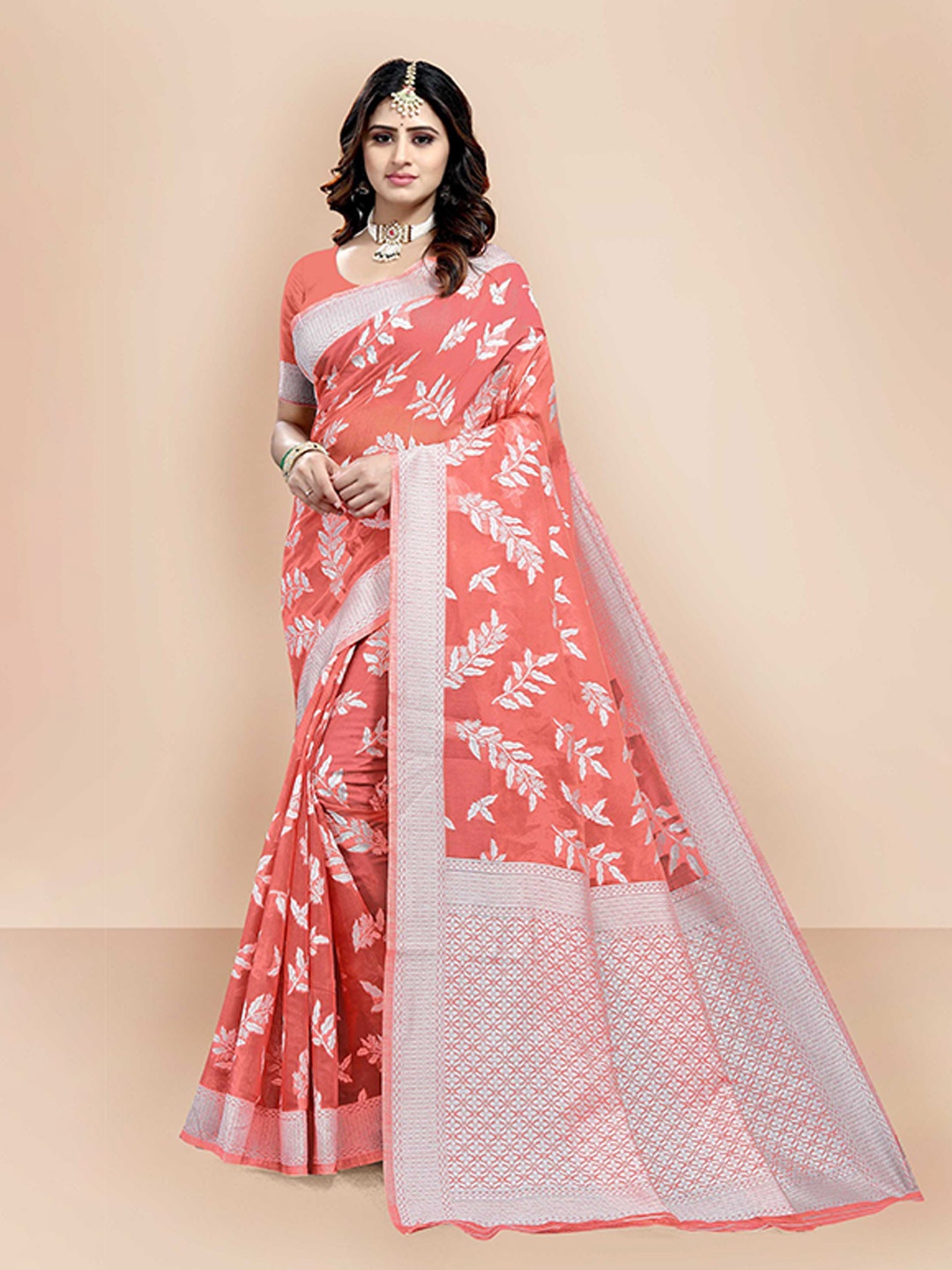 

VAIRAGEE Women Peach-Coloured & Silver-Toned Woven Design Zari Chanderi Saree