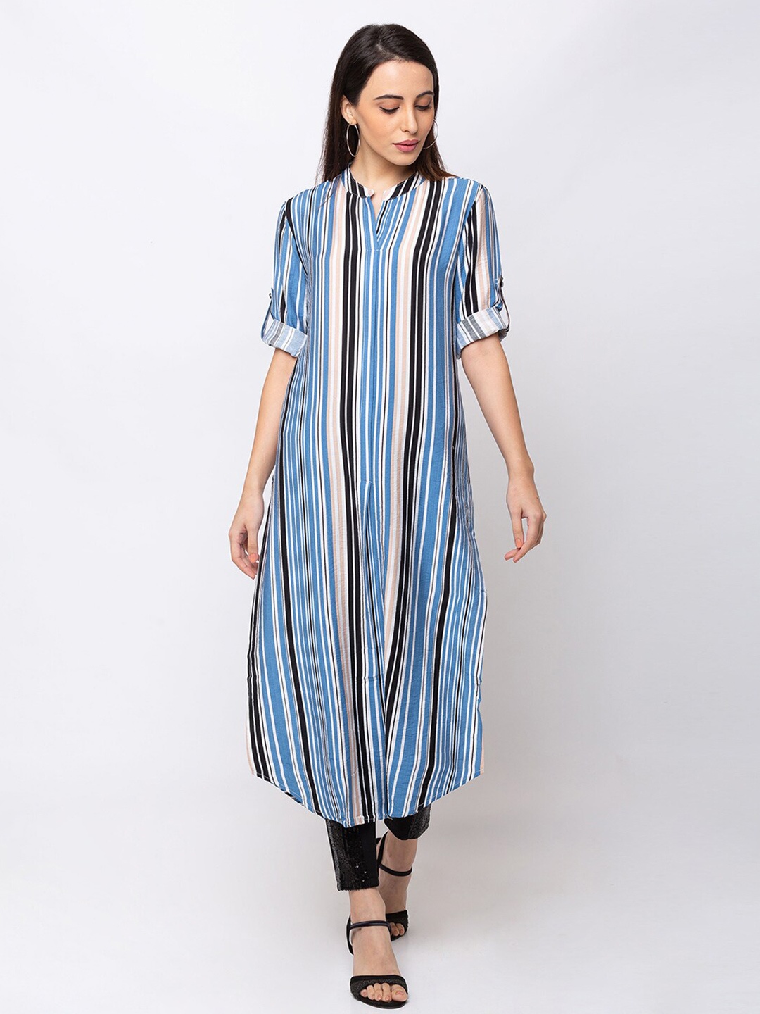 

SHECZZAR Women Blue Printed Kurta