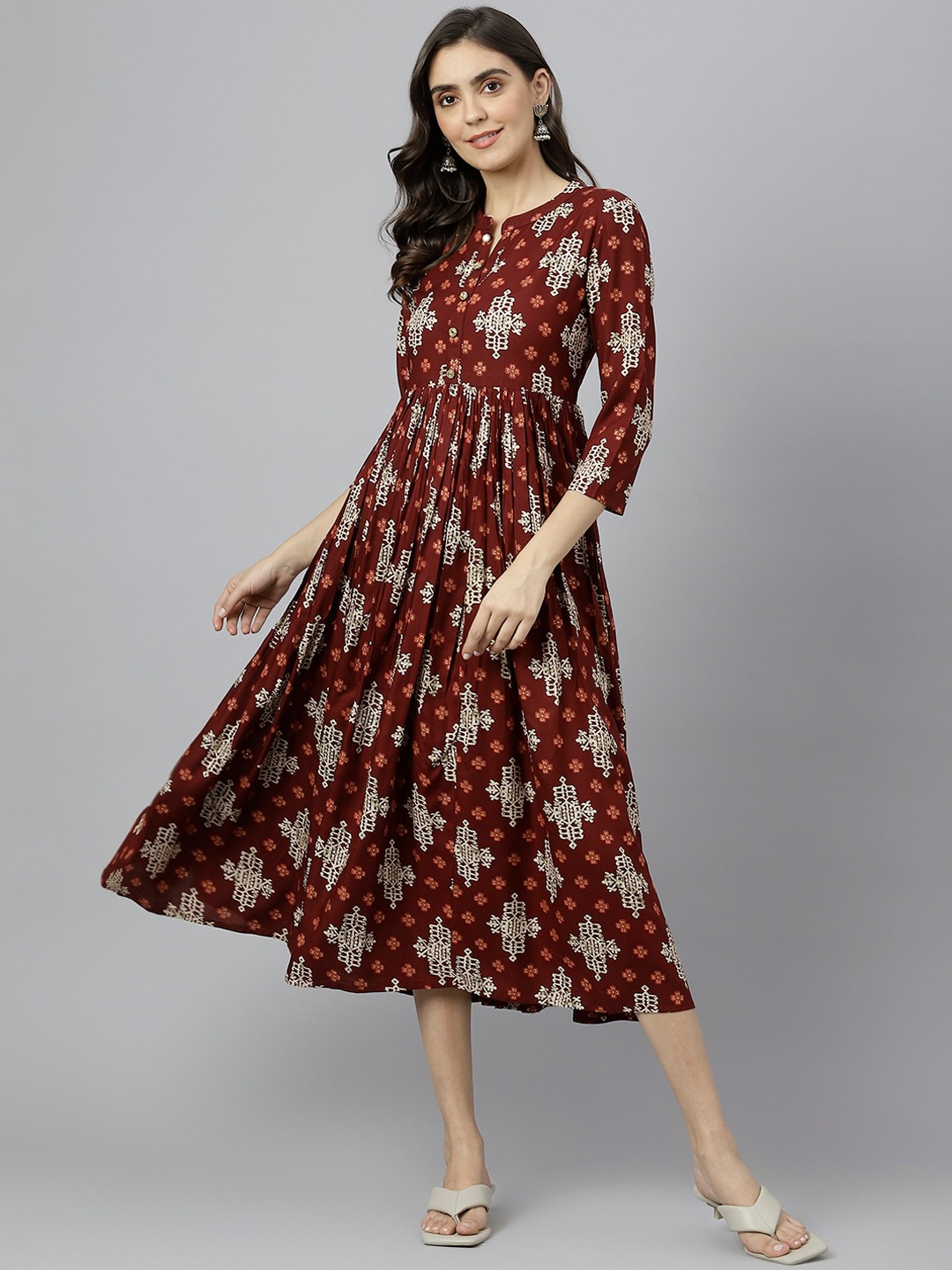 

KALINI Women Maroon Geomatric Motifs Printed Mandrian Neck Anarkali Kurta