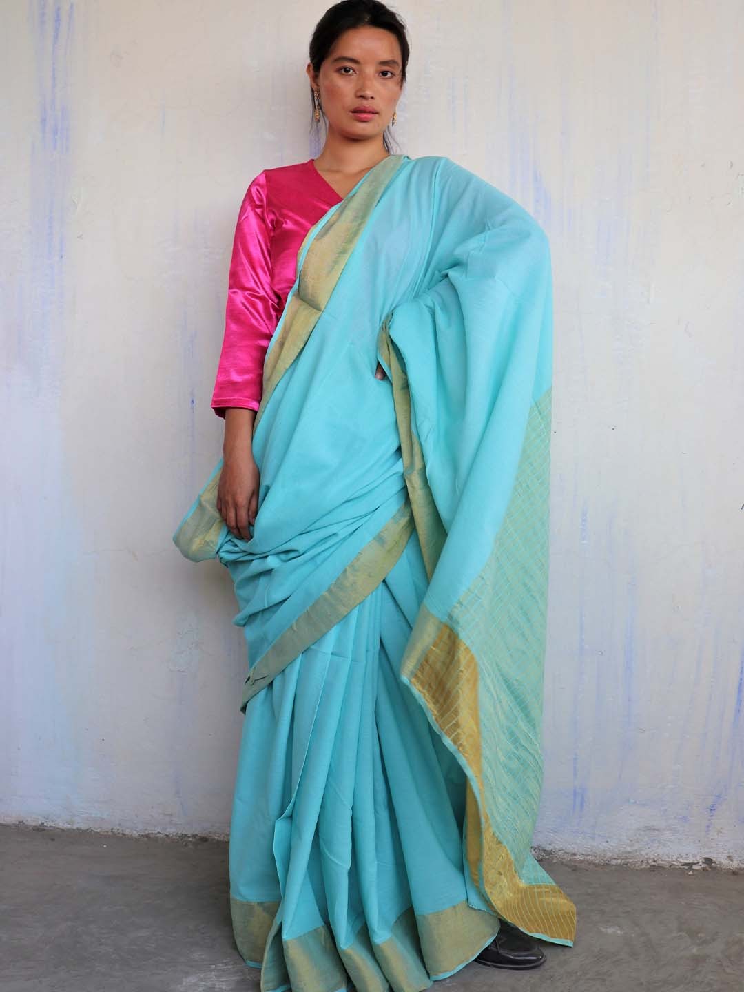 

Chidiyaa Blue & Gold-Toned Pure Cotton Saree