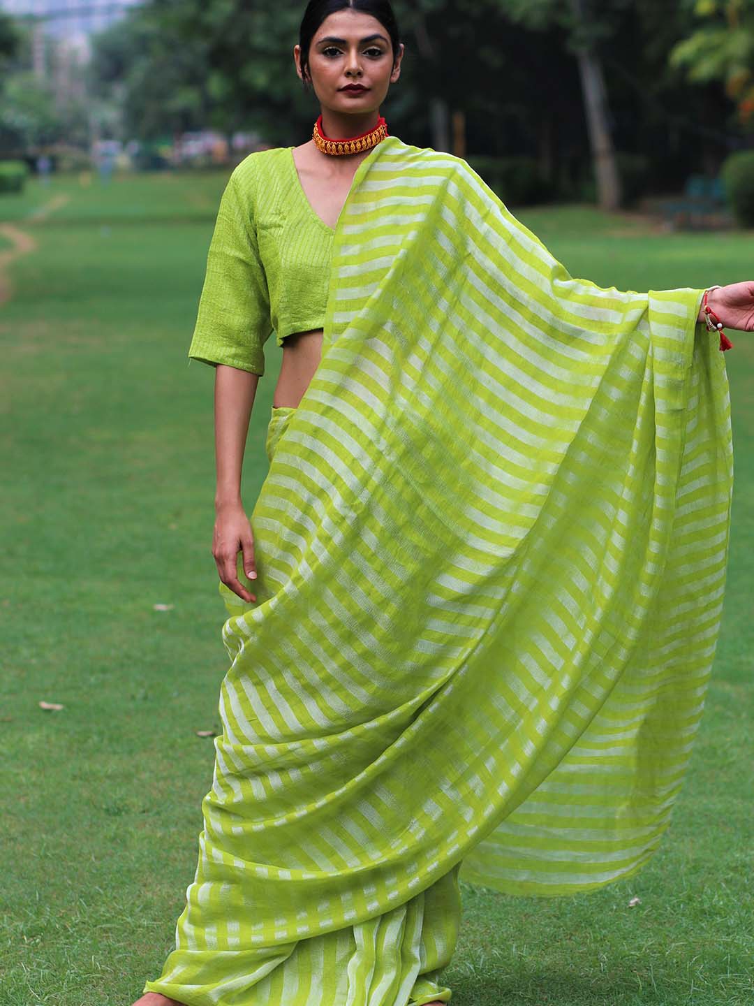 

Chidiyaa Green & Silver-Toned Striped Pure Linen Saree