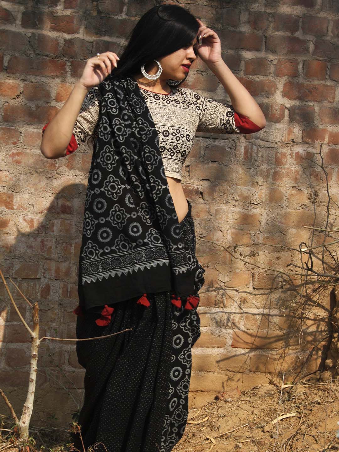 

Chidiyaa Black & White Ethnic Motifs Pure Cotton Block Print Saree