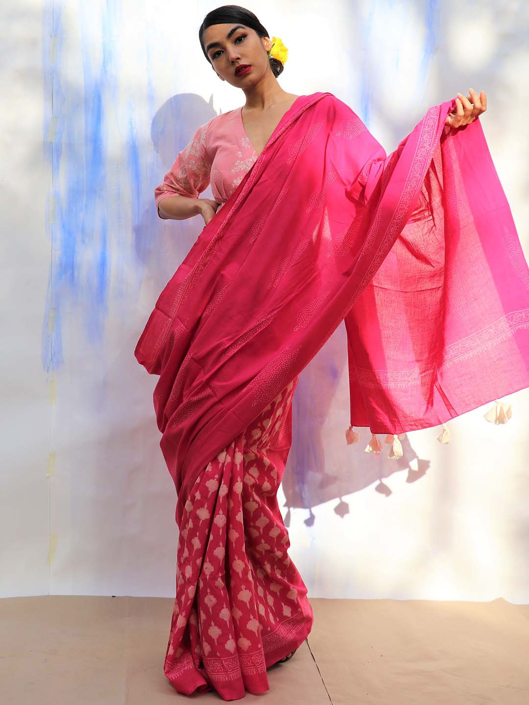 

Chidiyaa Pink & White Ethnic Motifs Pure Cotton Saree