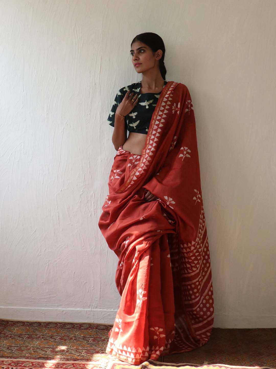 

Chidiyaa Red & White Floral Pure Silk Block Print Saree