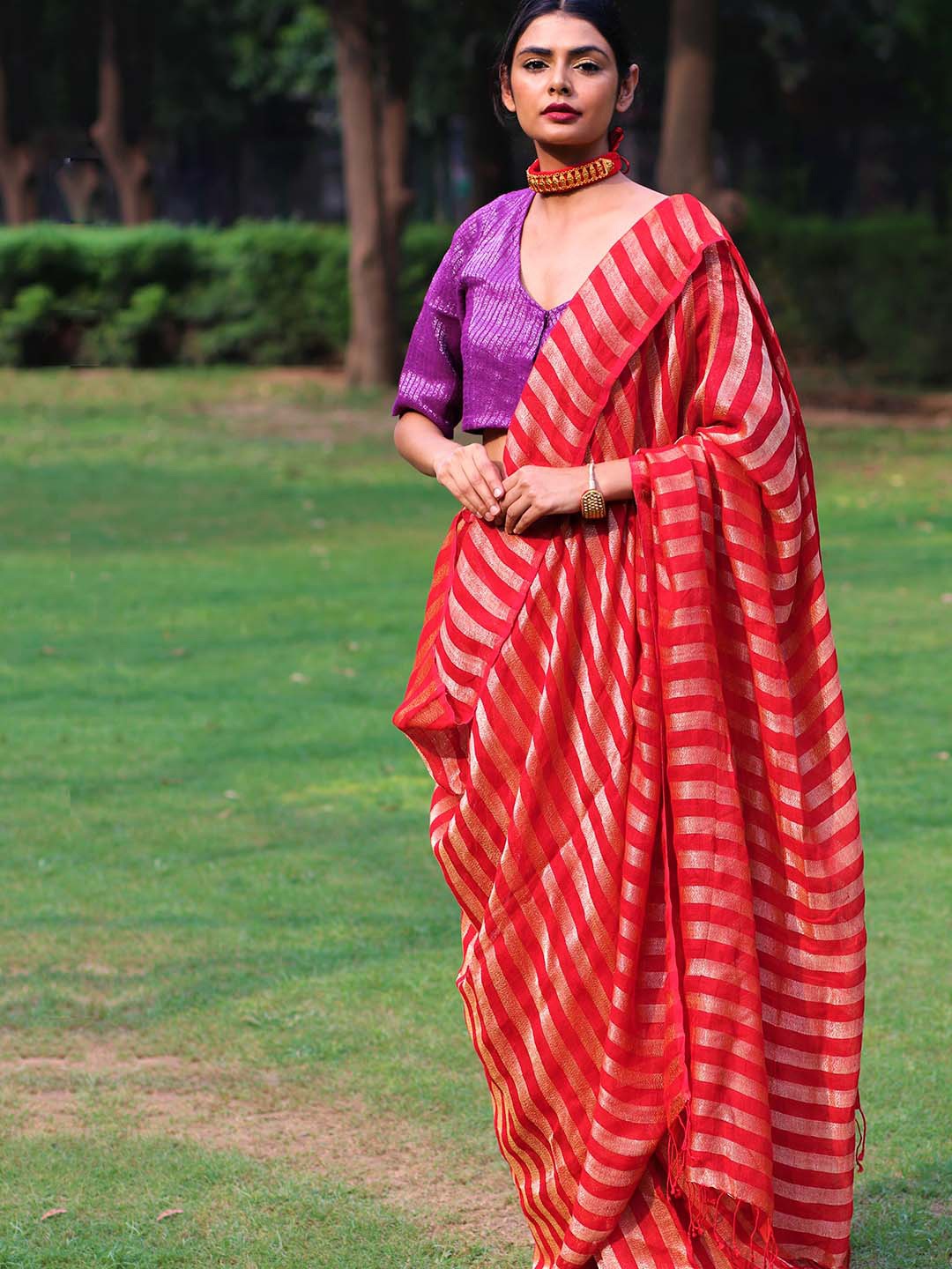

Chidiyaa Red & Gold-Toned Striped Pure Linen Saree