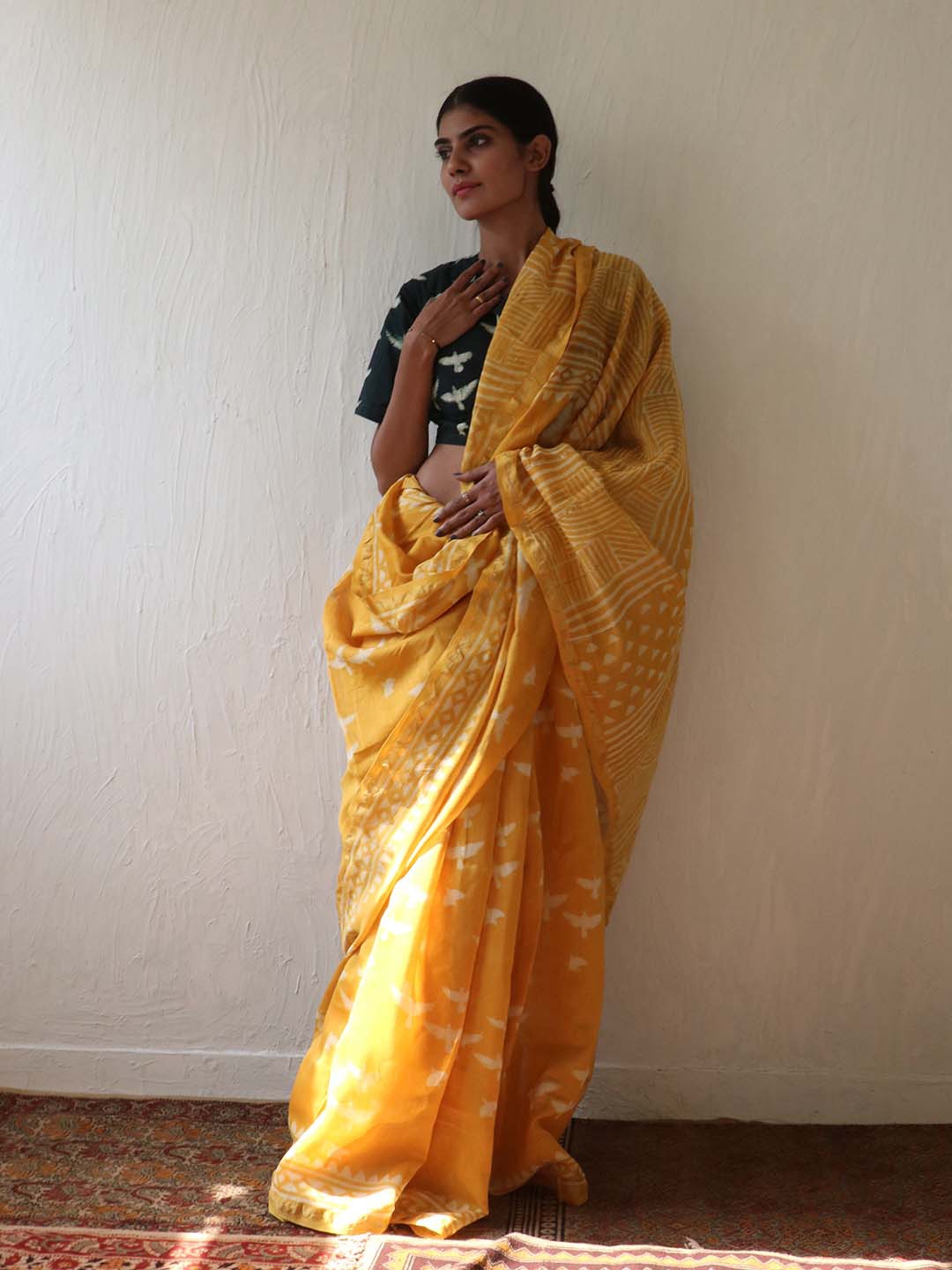 

Chidiyaa Yellow & White Pure Silk Saree