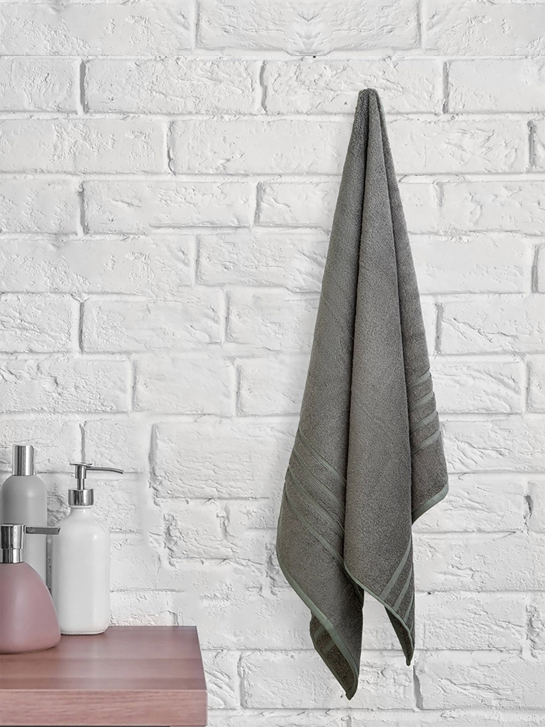 

Boutique Living India Grey Striped Pure Cotton 600 GSM Bath Towel