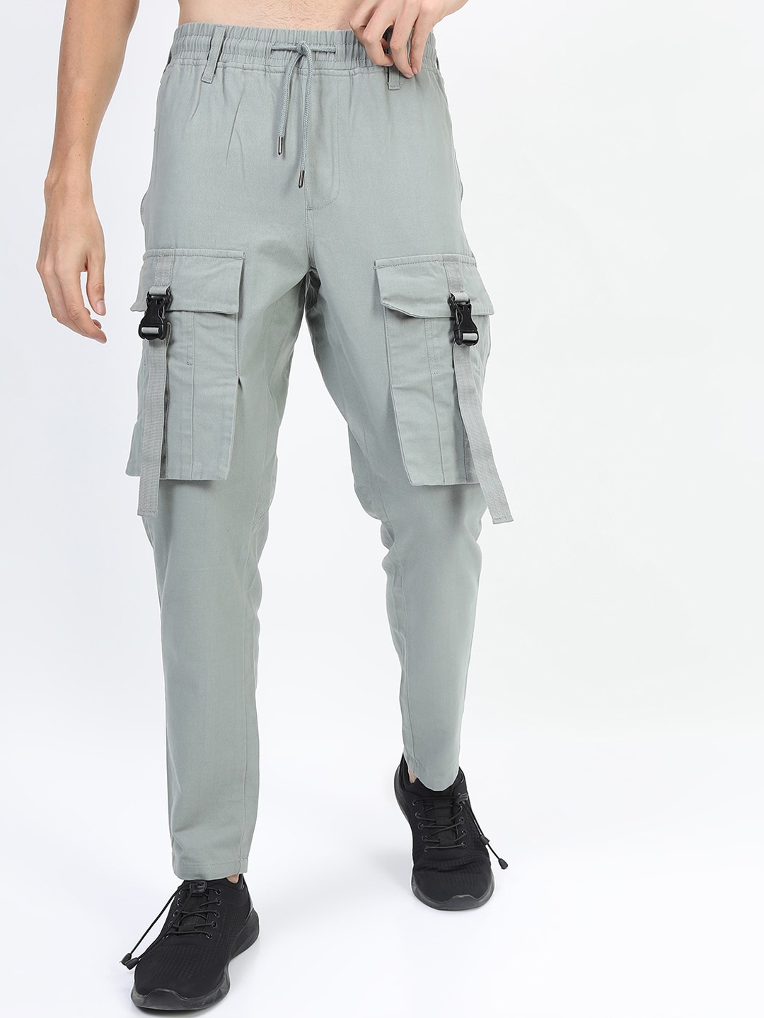 

HIGHLANDER Men Grey Cargos Trousers