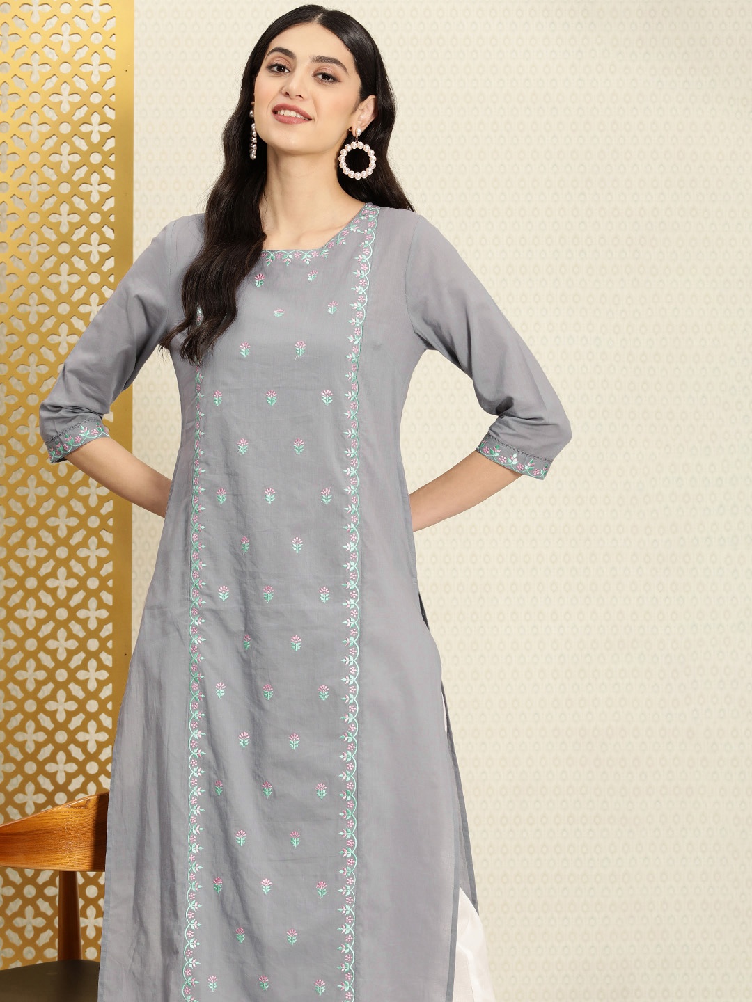 

House of Pataudi Women Pure Cotton Floral Embroidered Floral Rozana Kurta, Grey