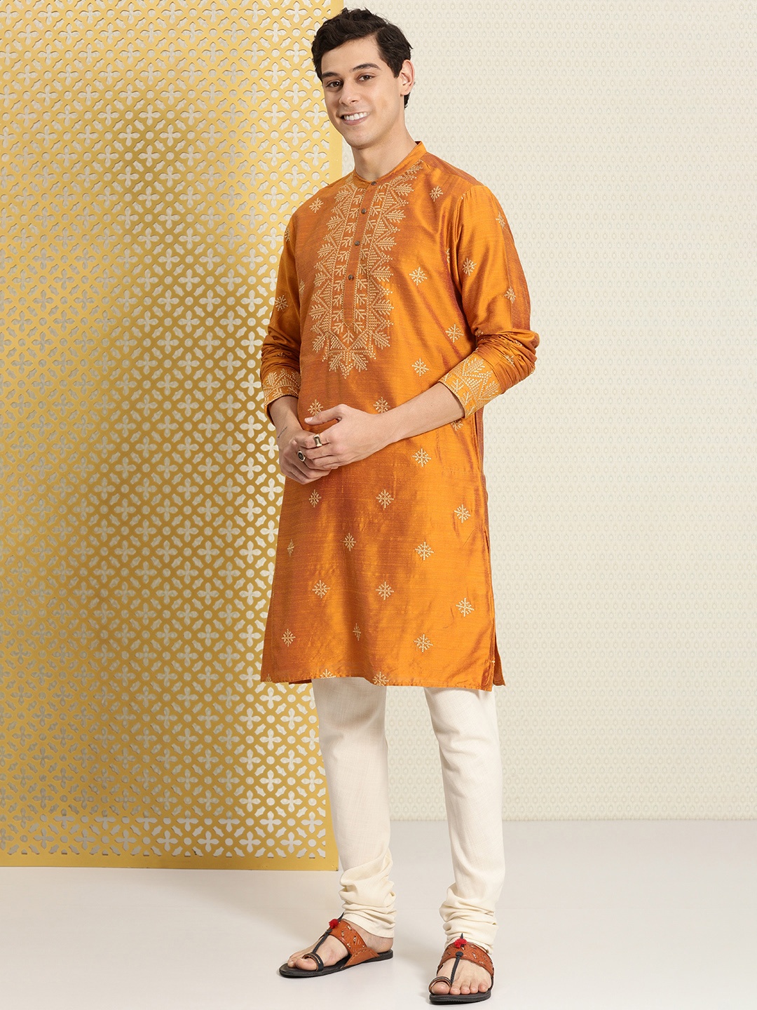 

House of Pataudi Men Mustard Yellow Geometric Embroidered Thread Work Jashn Kurta