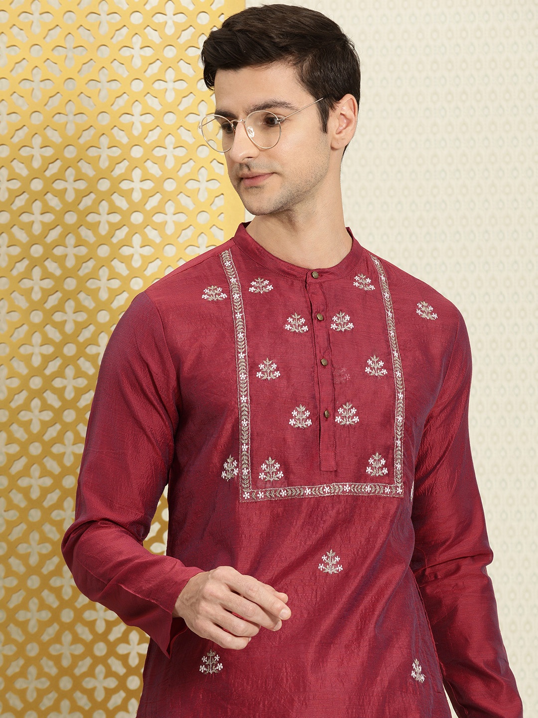 

House of Pataudi Men Maroon Floral Yoke Design Thread Work Jashn Kurta