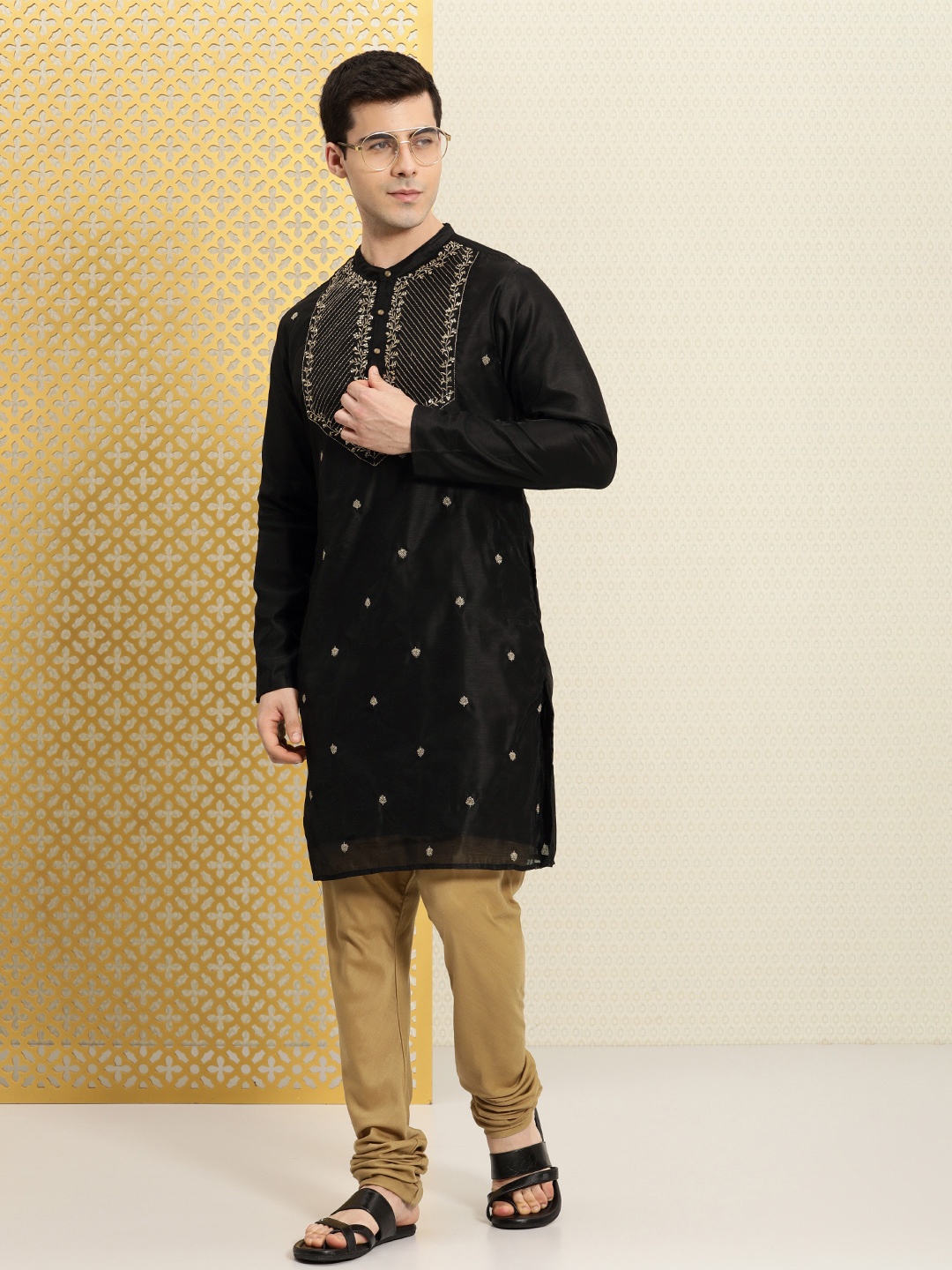 

House of Pataudi Men Embroidered Jashn Kurta, Black