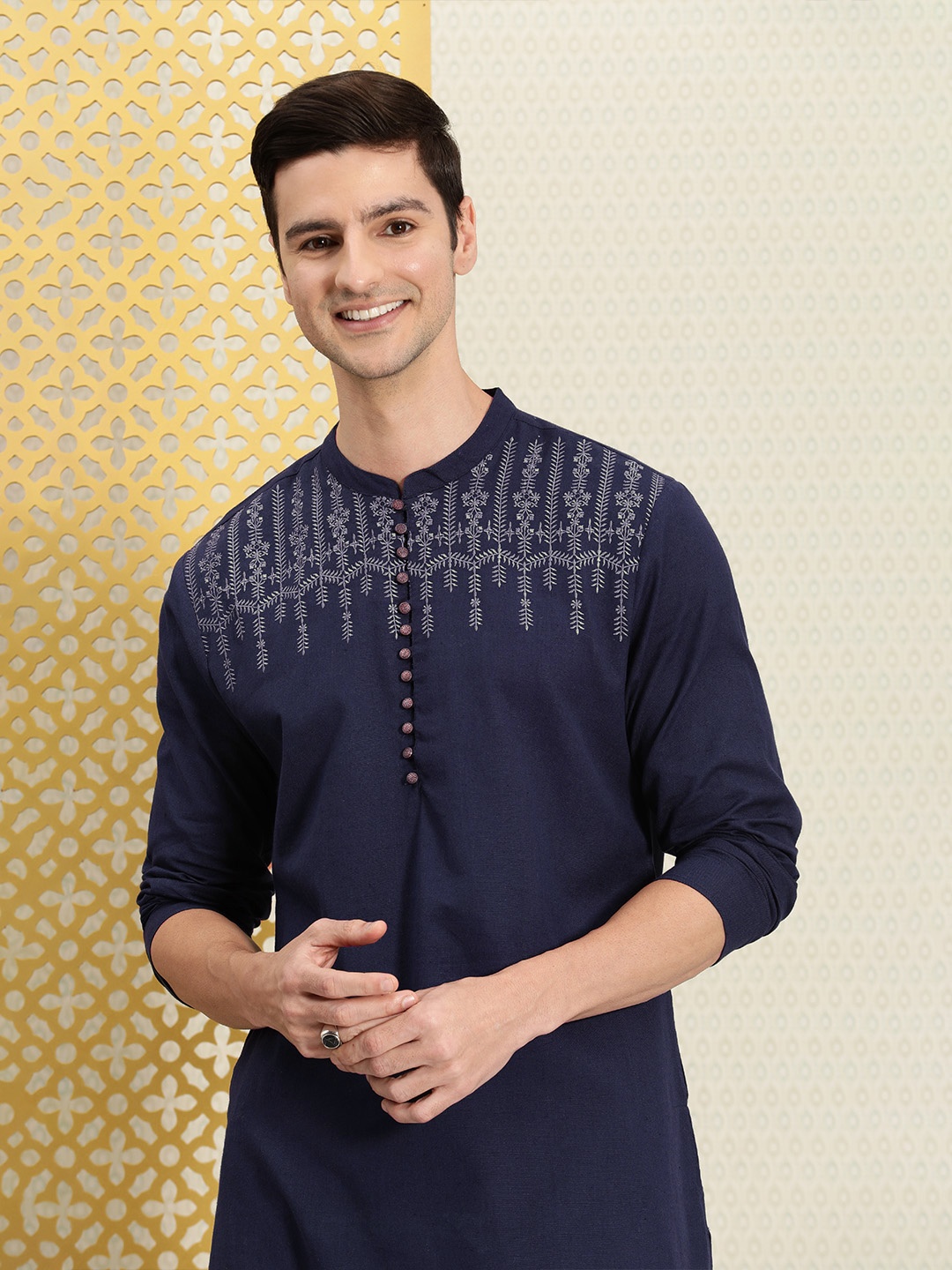 

House of Pataudi Men Navy Blue Floral Embroidered Jashn Thread Work Kurta