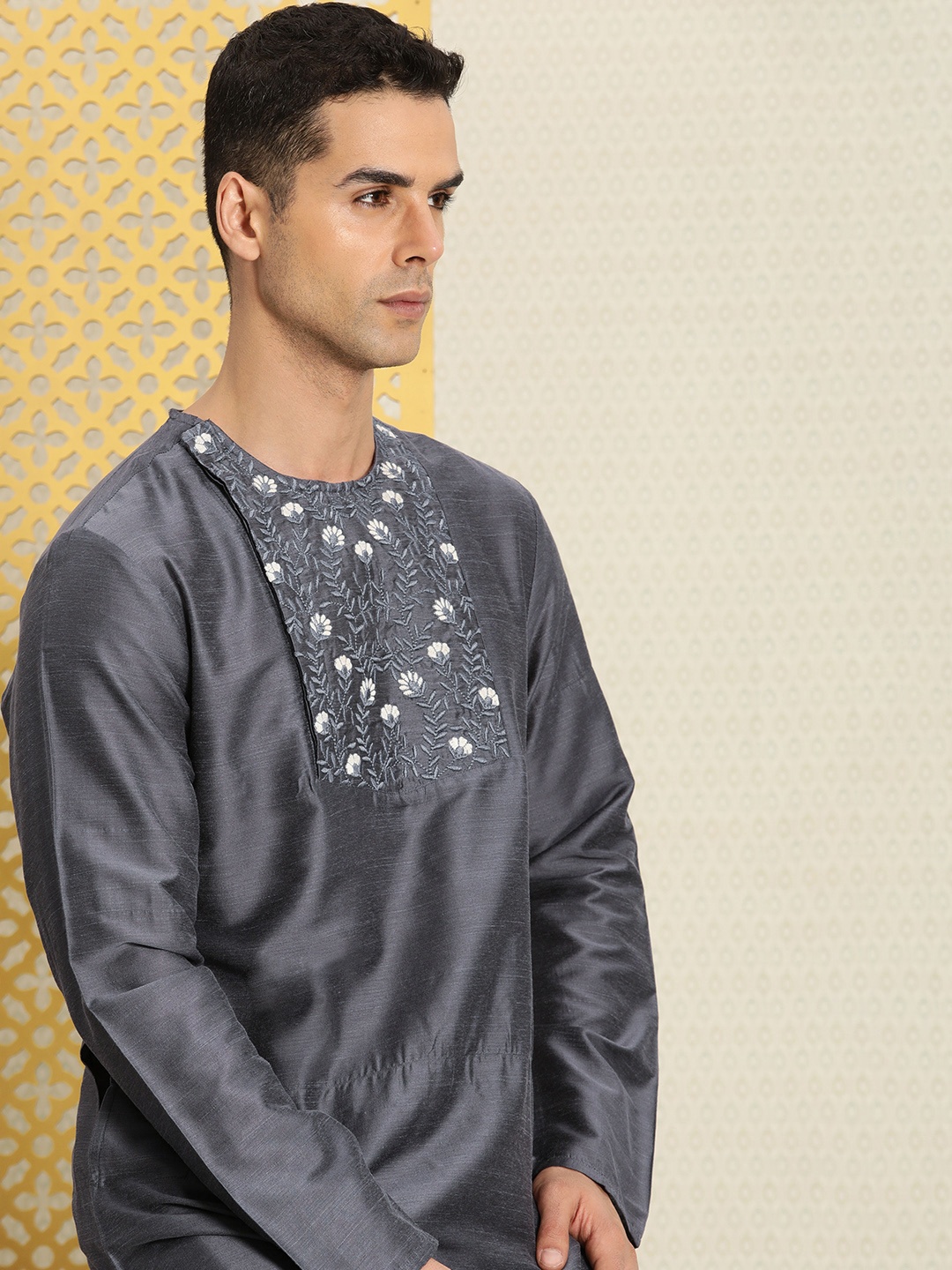 

House of Pataudi Jashn Floral Embroidered Thread Work Angrakha Kurta, Grey