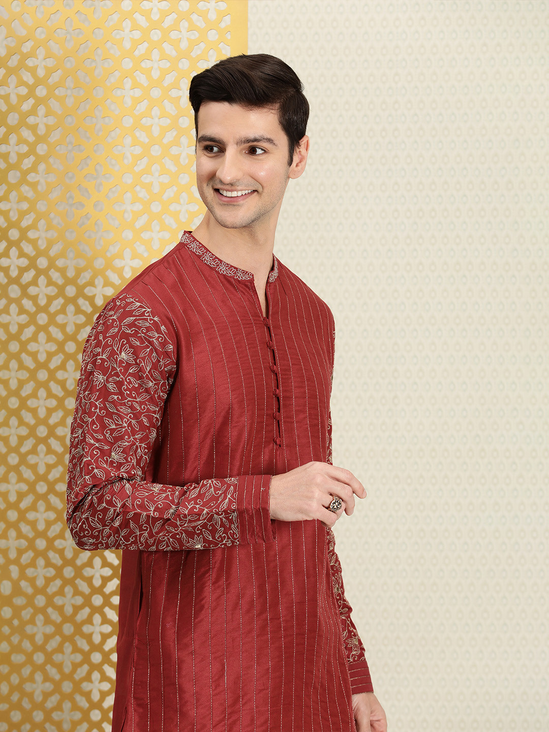 

House of Pataudi Men Red & Gold-Toned Ethnic Motifs Printed Thread Work Kurta