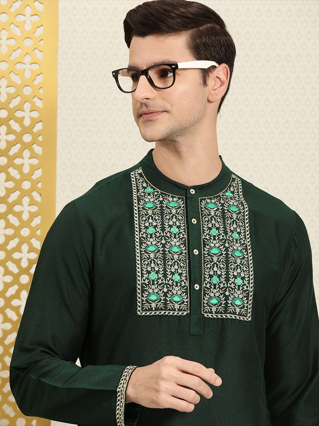 

House of Pataudi Men Green Rozana Embroidered Straight Kurta