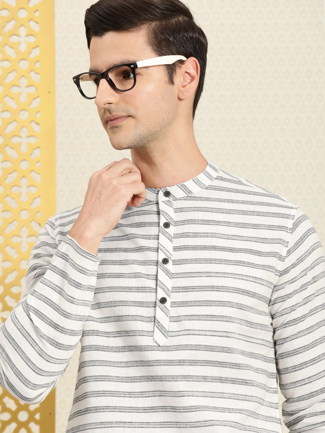 

House of Pataudi Men Off White & Grey Striped Ethnic Kurta