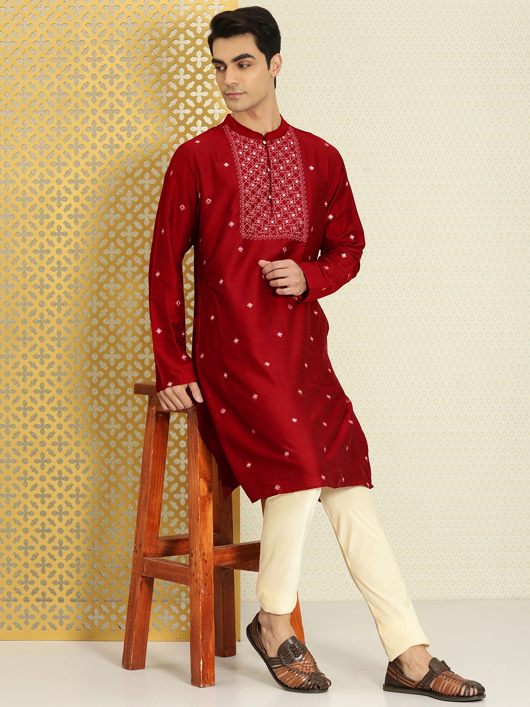 

House of Pataudi Men Maroon Ethnic Motifs Embroidered Mirror Work Jashn Kurta