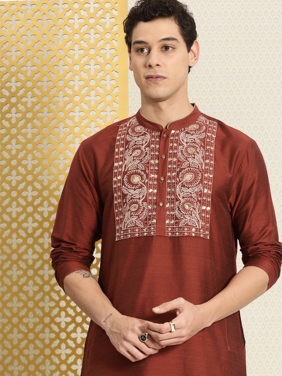 

House of Pataudi Men Brown Floral Embroidered Straight Jashn Kurta