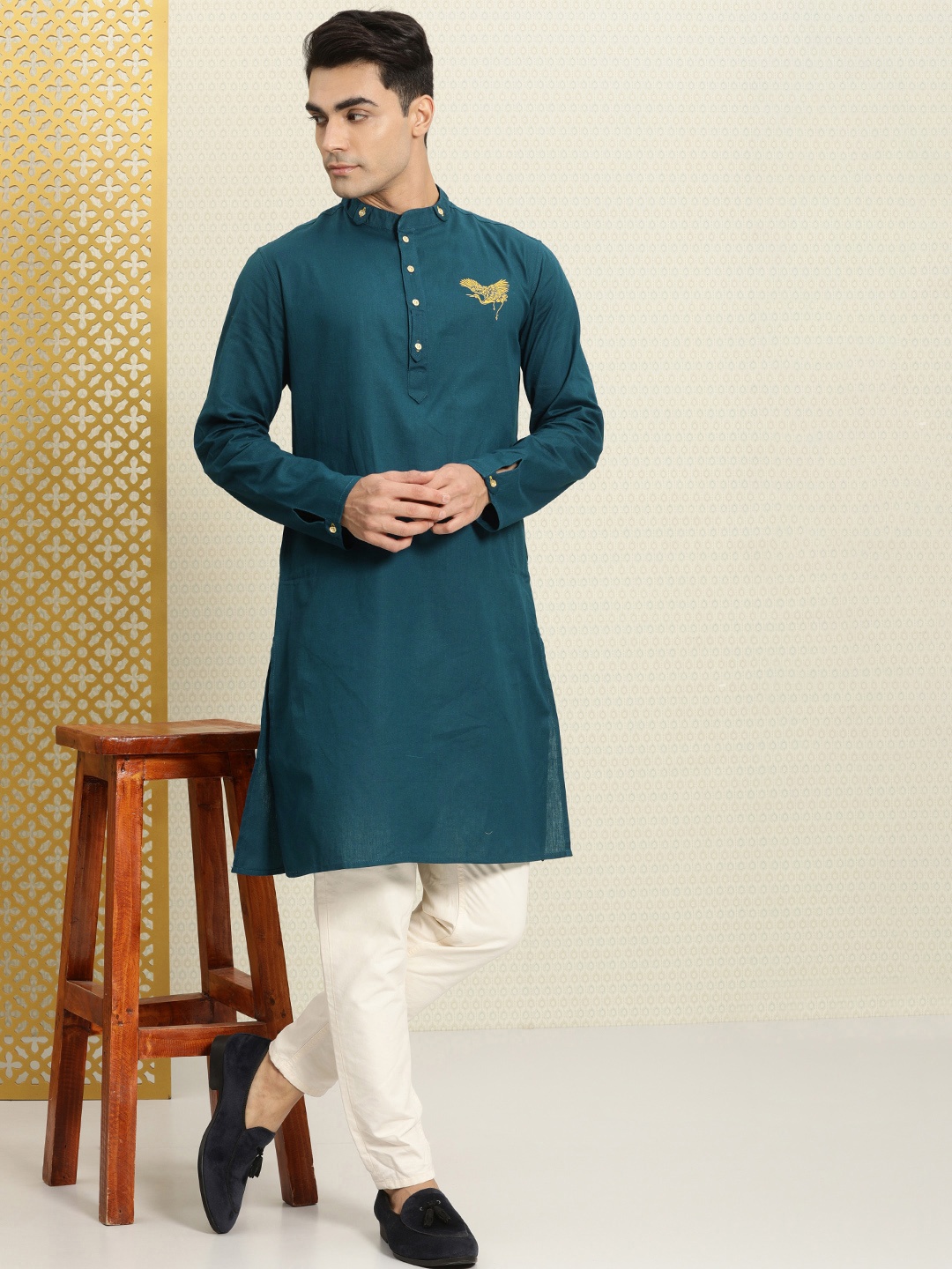 

House of Pataudi Men Teal Blue Quirky Embroidered Pure Cotton Thread Work Kurta