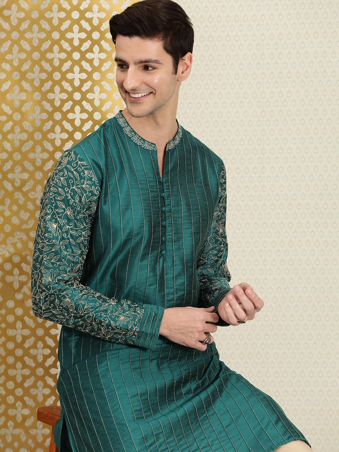 

House of Pataudi Men Green & Gold-Toned Ethnic Motifs Embroidered Thread Work Kurta