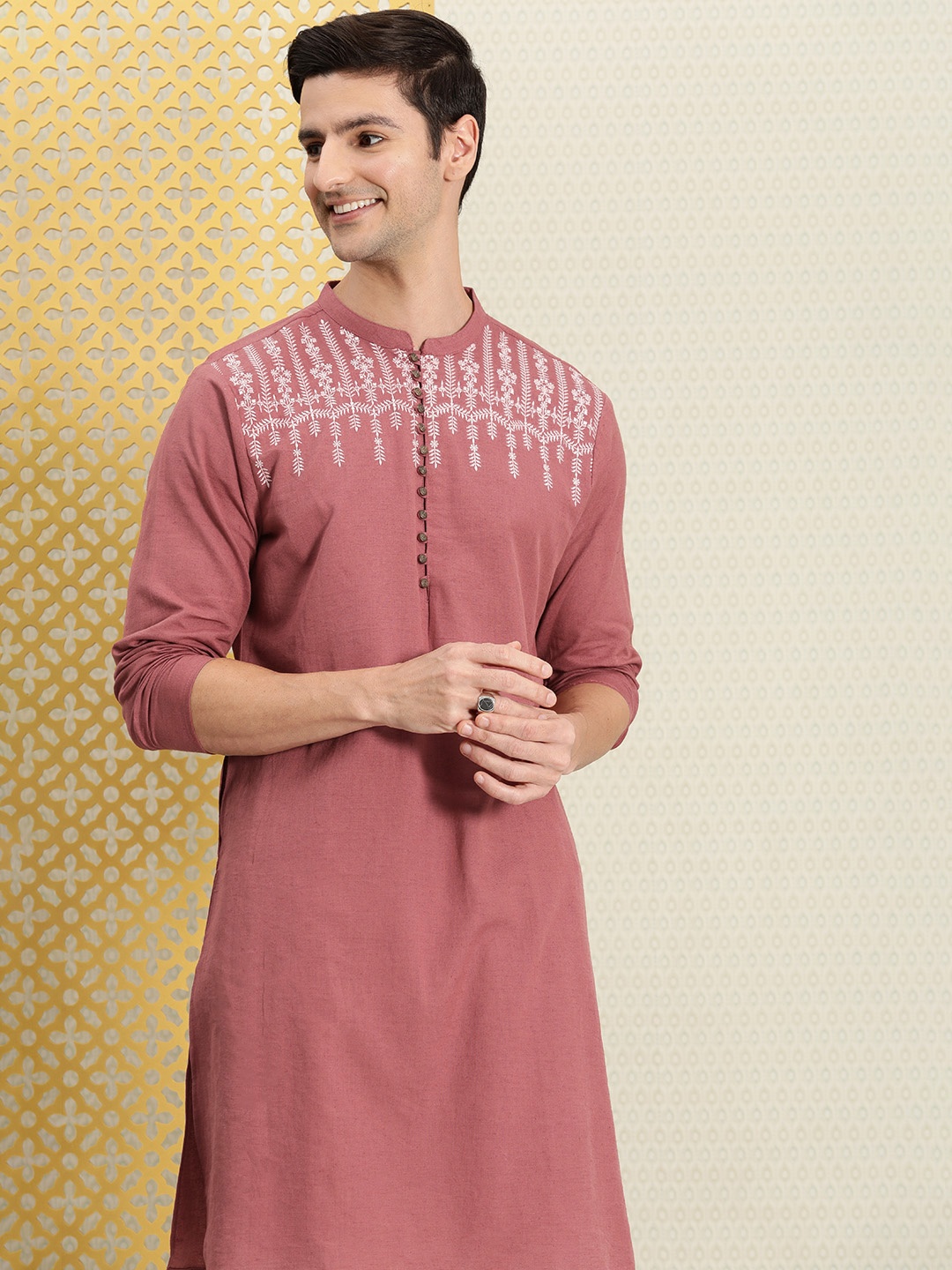 

House of Pataudi Men Rose & White Floral Embroidered Thread Work Kurta