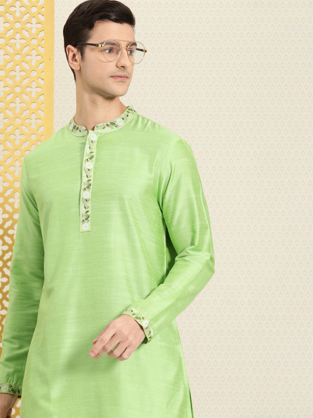 

House of Pataudi Men Green Solid Thread Work Ethnic Kurta