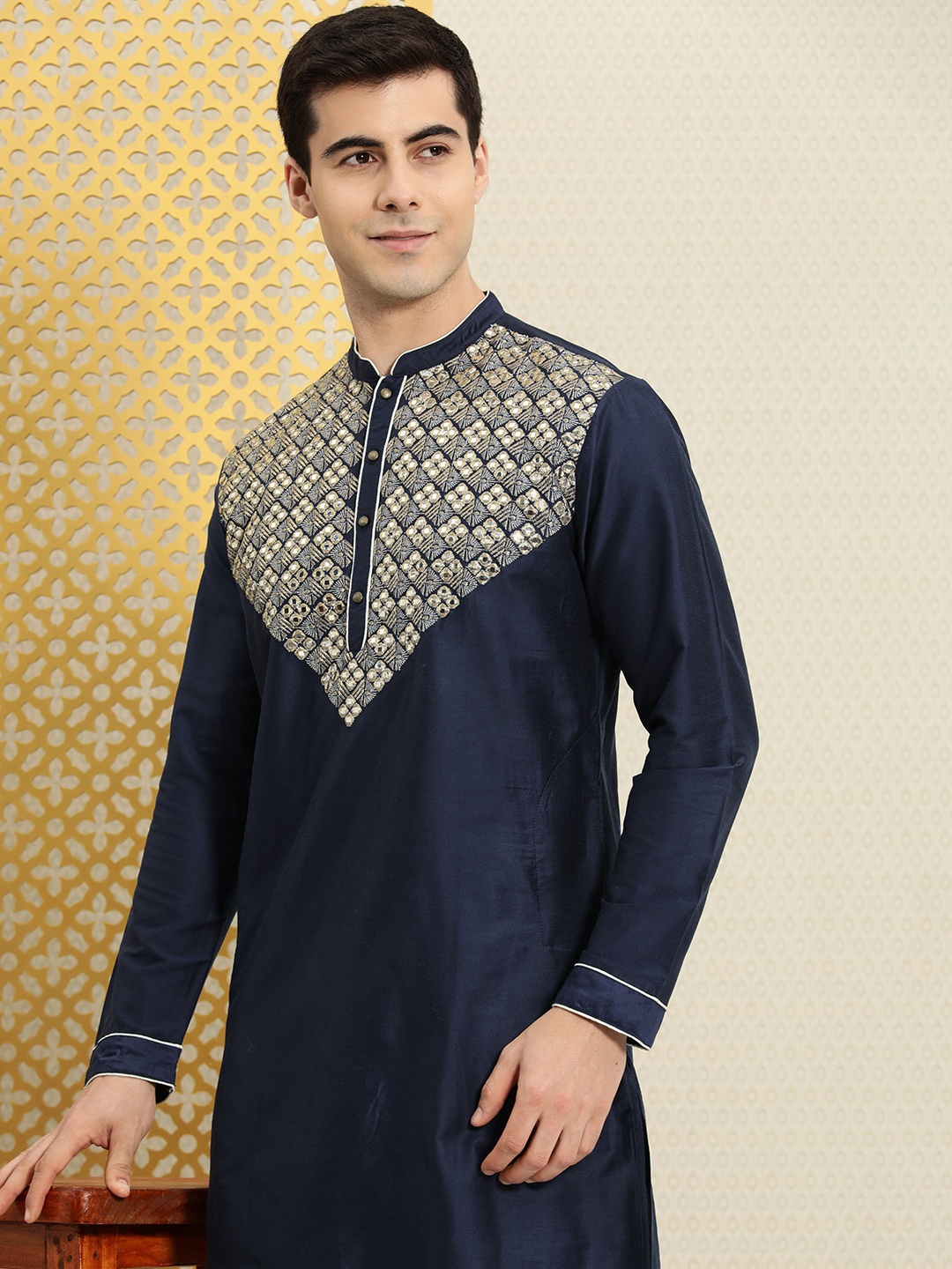 

House of Pataudi Men Yoke Design Mirror Work Indigo Jashn Kurta, Navy blue