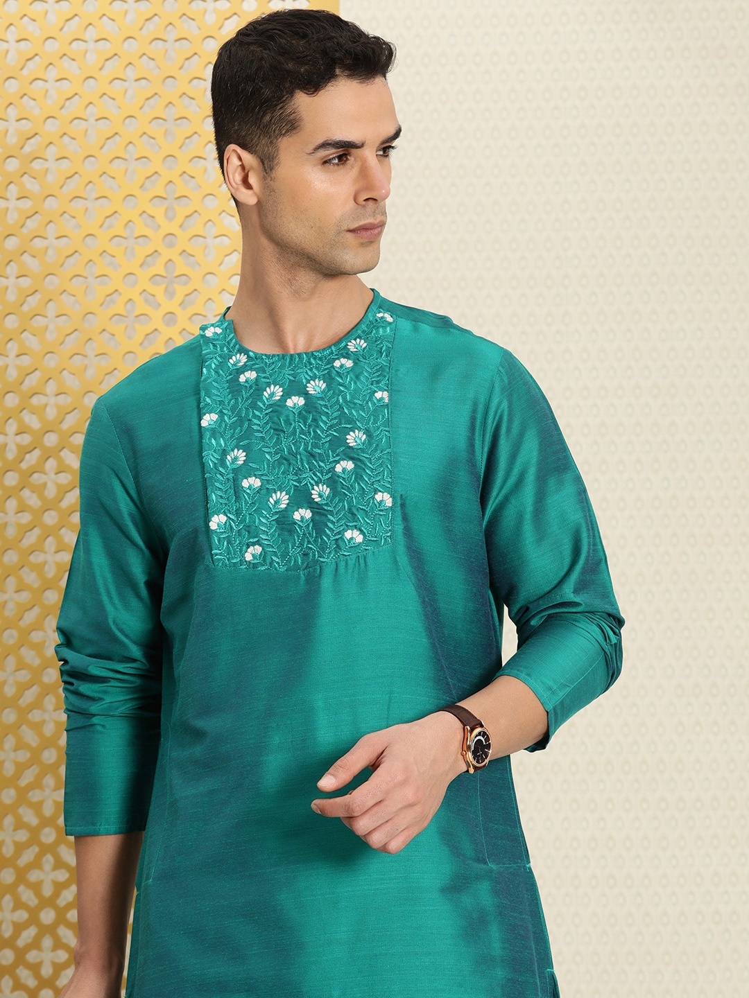 

House of Pataudi Jashn Floral Embroidered Thread Work Angrakha Kurta, Green