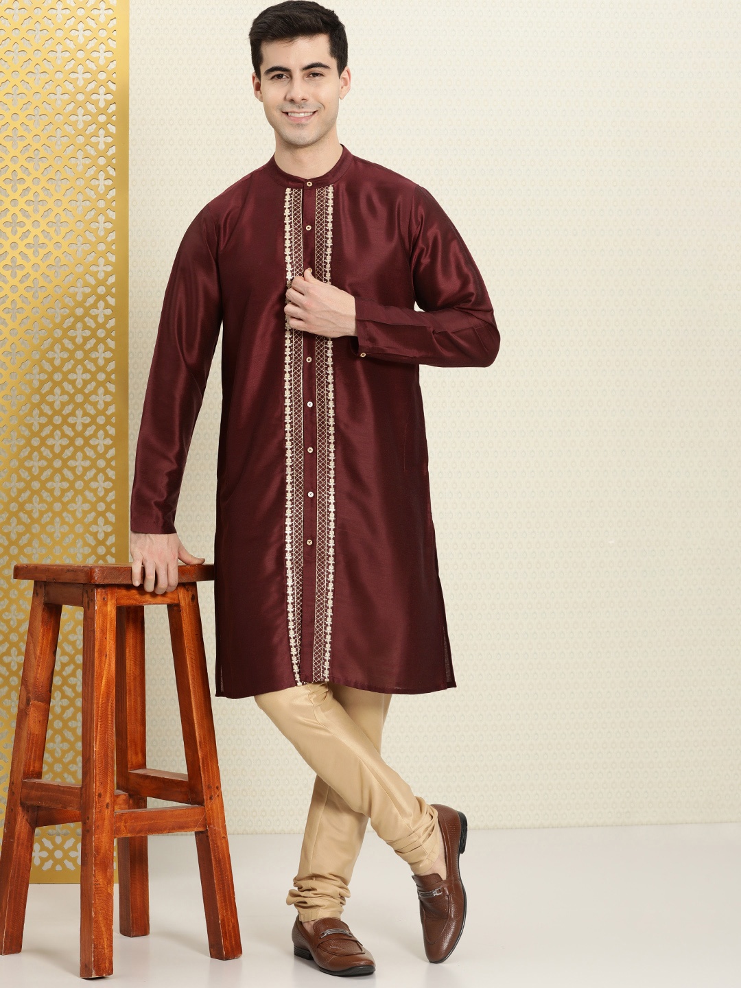 

House of Pataudi Men Embroidered Jashn Kurta, Maroon