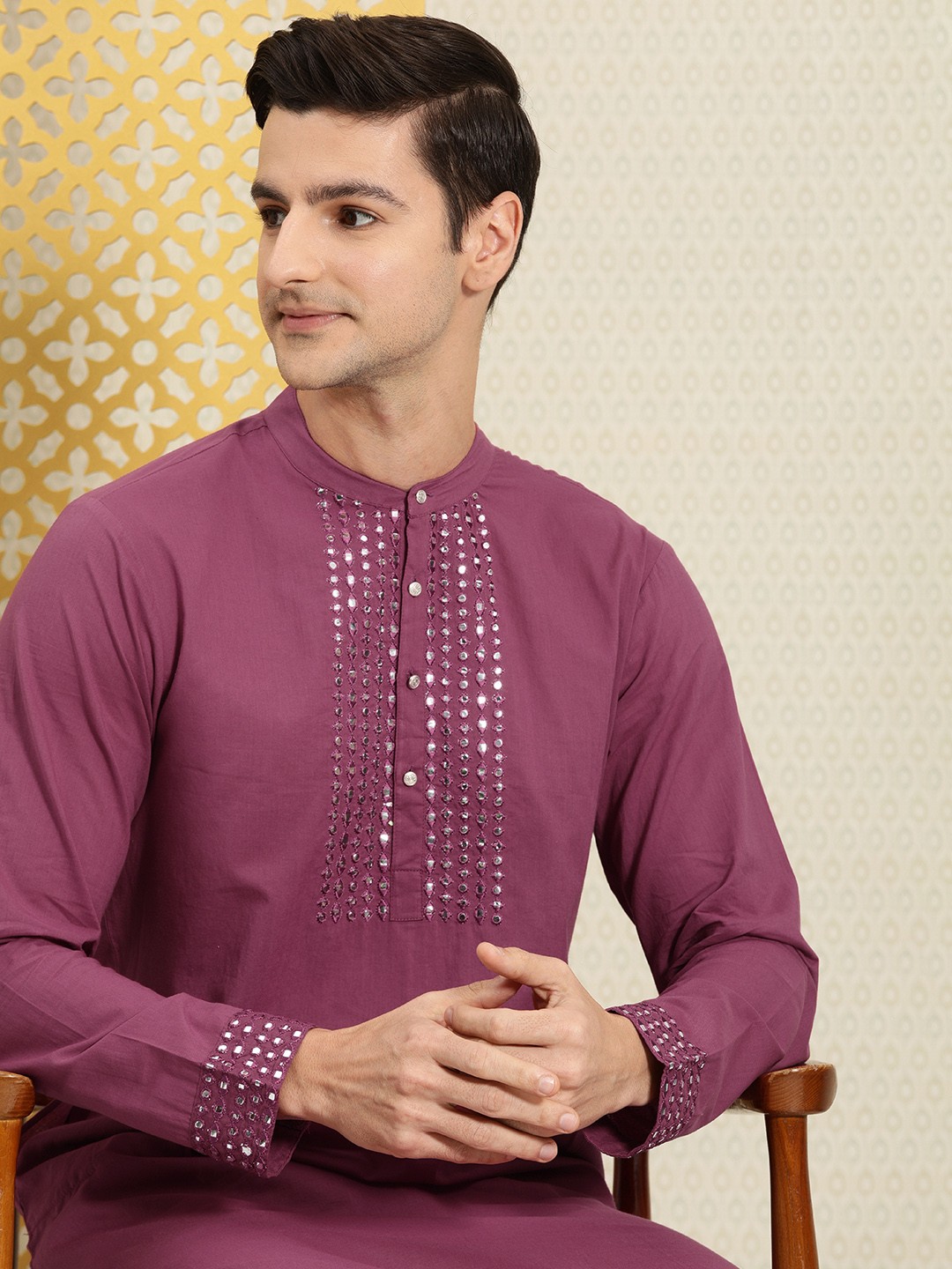 

House of Pataudi Men Magenta Solid Mirror Work Ethnic Kurta