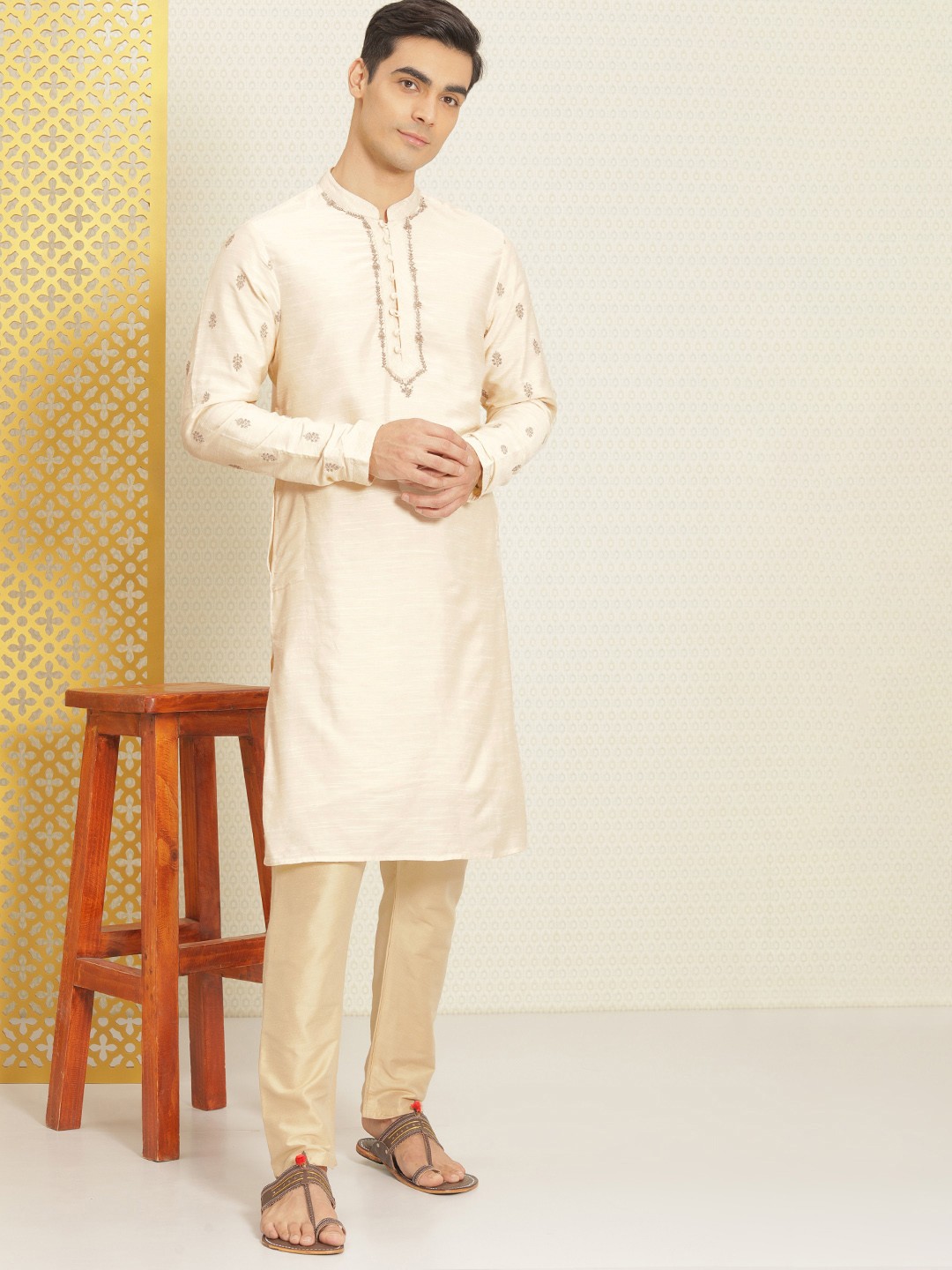 

House of Pataudi Men Cream-Coloured Ethnic Motifs Embroidered Rozana Kurta