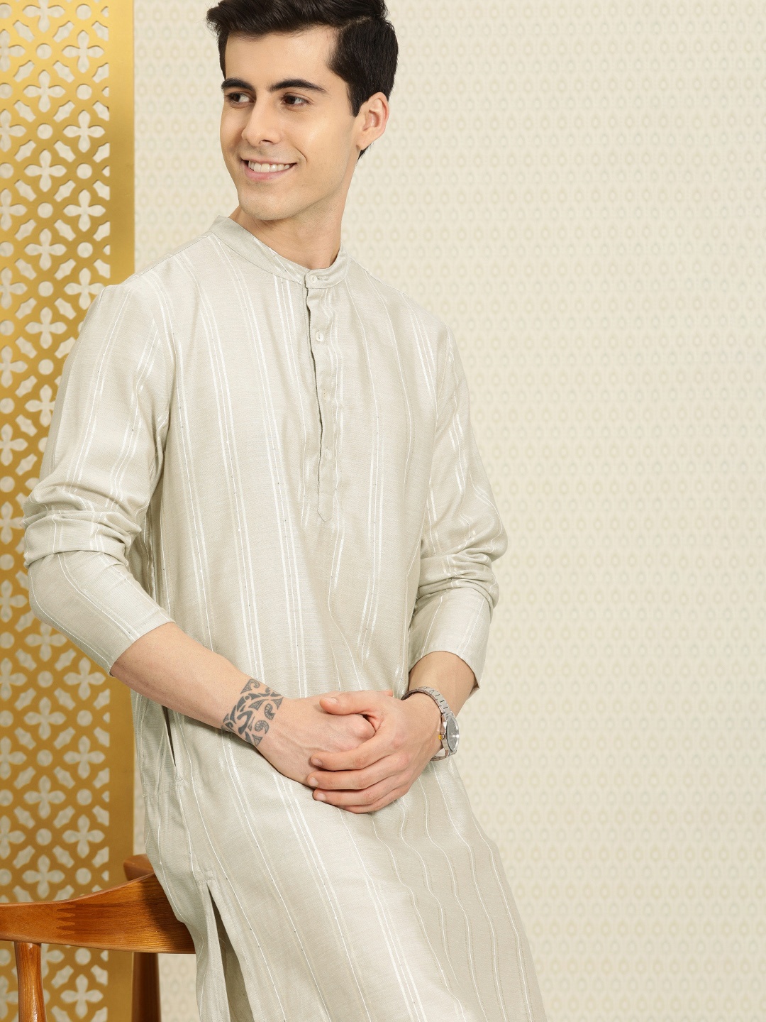 

House of Pataudi Men Grey & Golden Striped Rozana Kurta