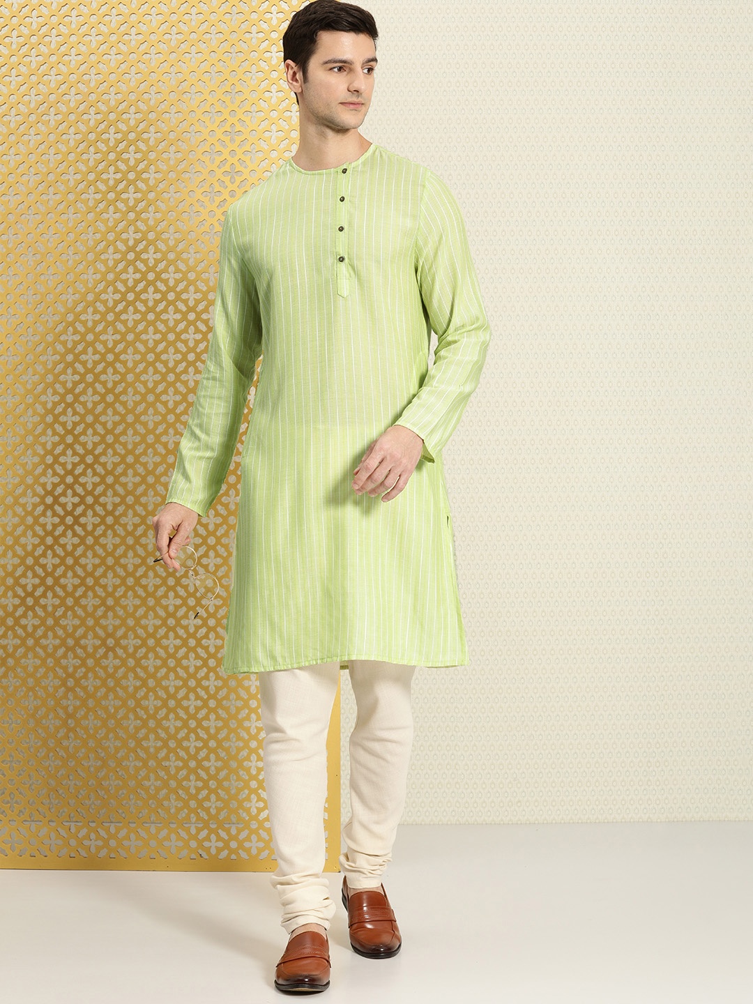 

House of Pataudi Men Green Striped Ethnic Kurta