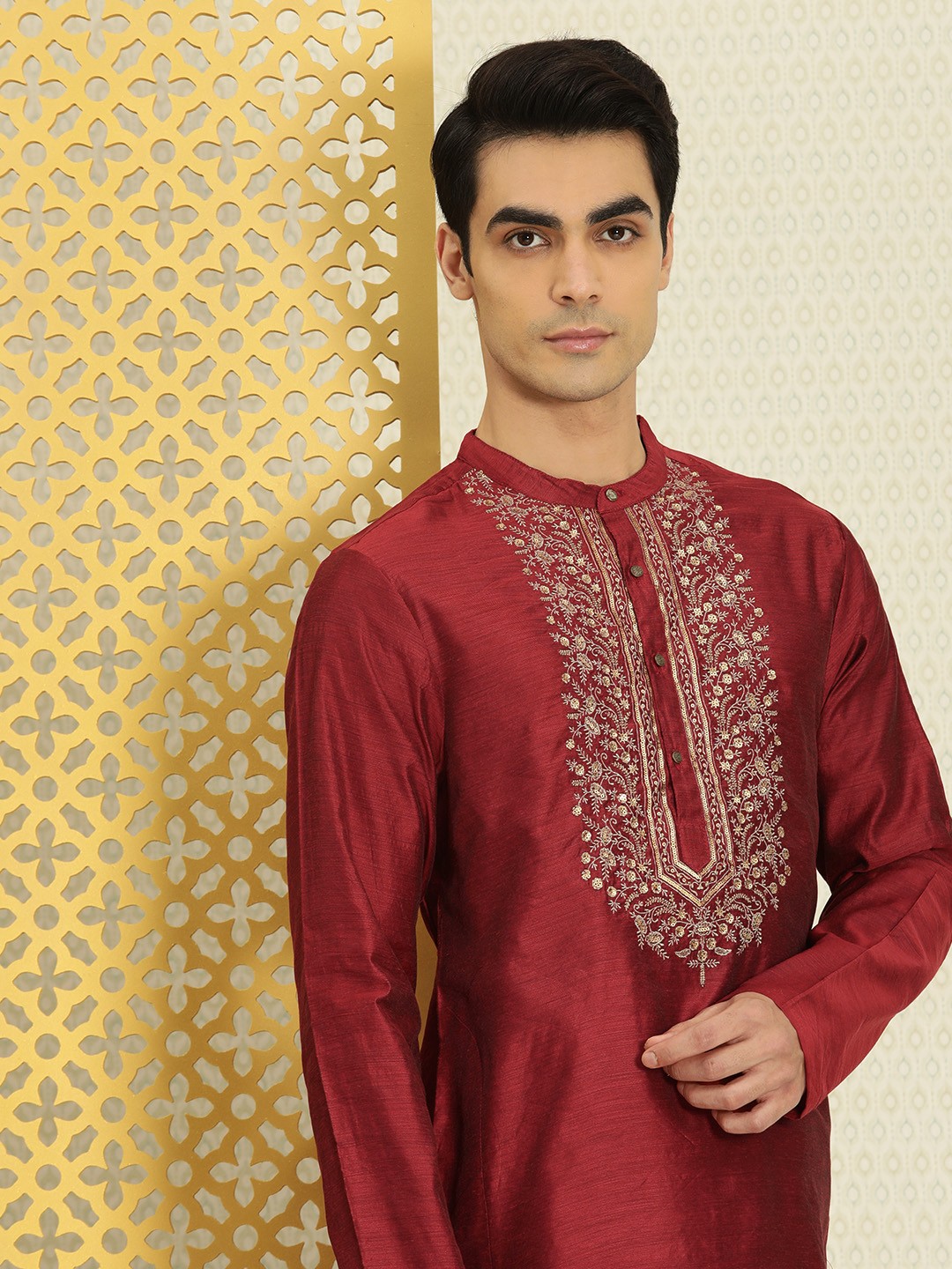 

House of Pataudi Men Red & Gold-Toned Floral Jashn Yoke Design Kurta