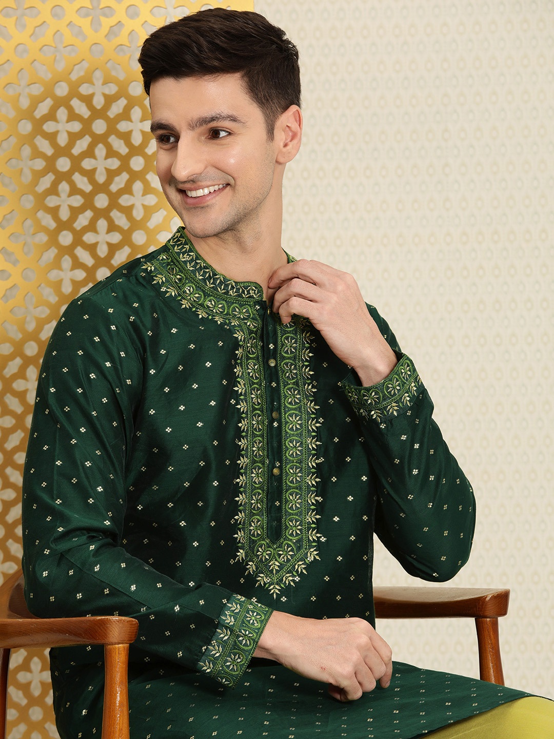 

House of Pataudi Men Green & Gold-Toned Ethnic Motifs Embroidered Thread Work Jashn Kurta