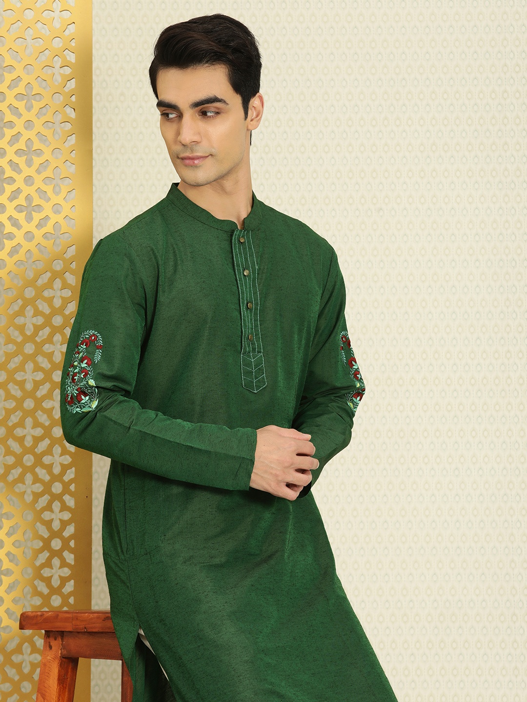 

House of Pataudi Men Green Floral Embroidered Thread Work Rozana Kurta