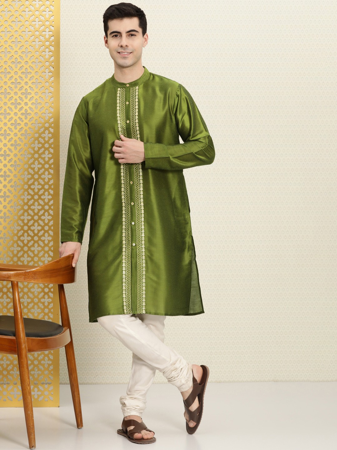 

House of Pataudi Men Embroidered Jashn Kurta, Olive
