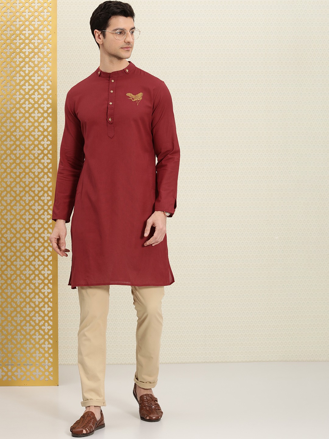 

House of Pataudi Men Maroon Embroidered Thread Work Pure Cotton Kurta
