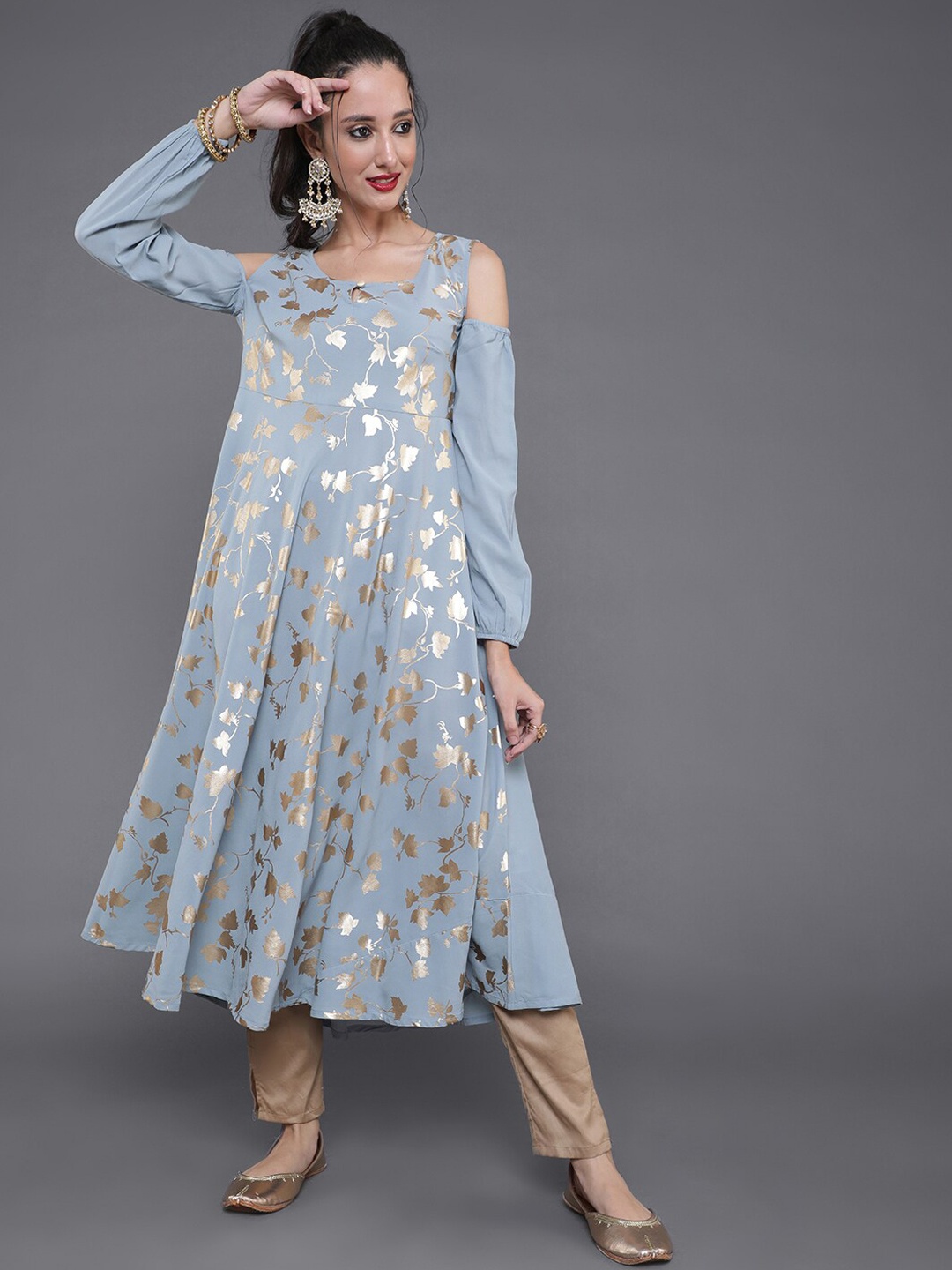 

saubhagya Women Grey & Gold-Toned Floral Printed Cold-Shoulder Sleeves Kurta