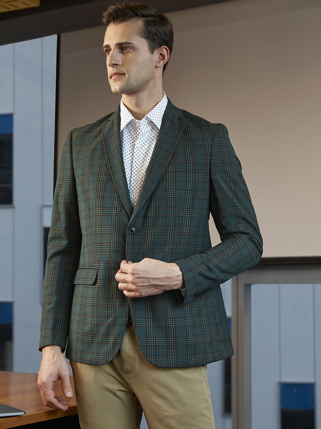 

Arrow Men Green & Black Checked Tailored Fit Single-Breasted Formal Blazer