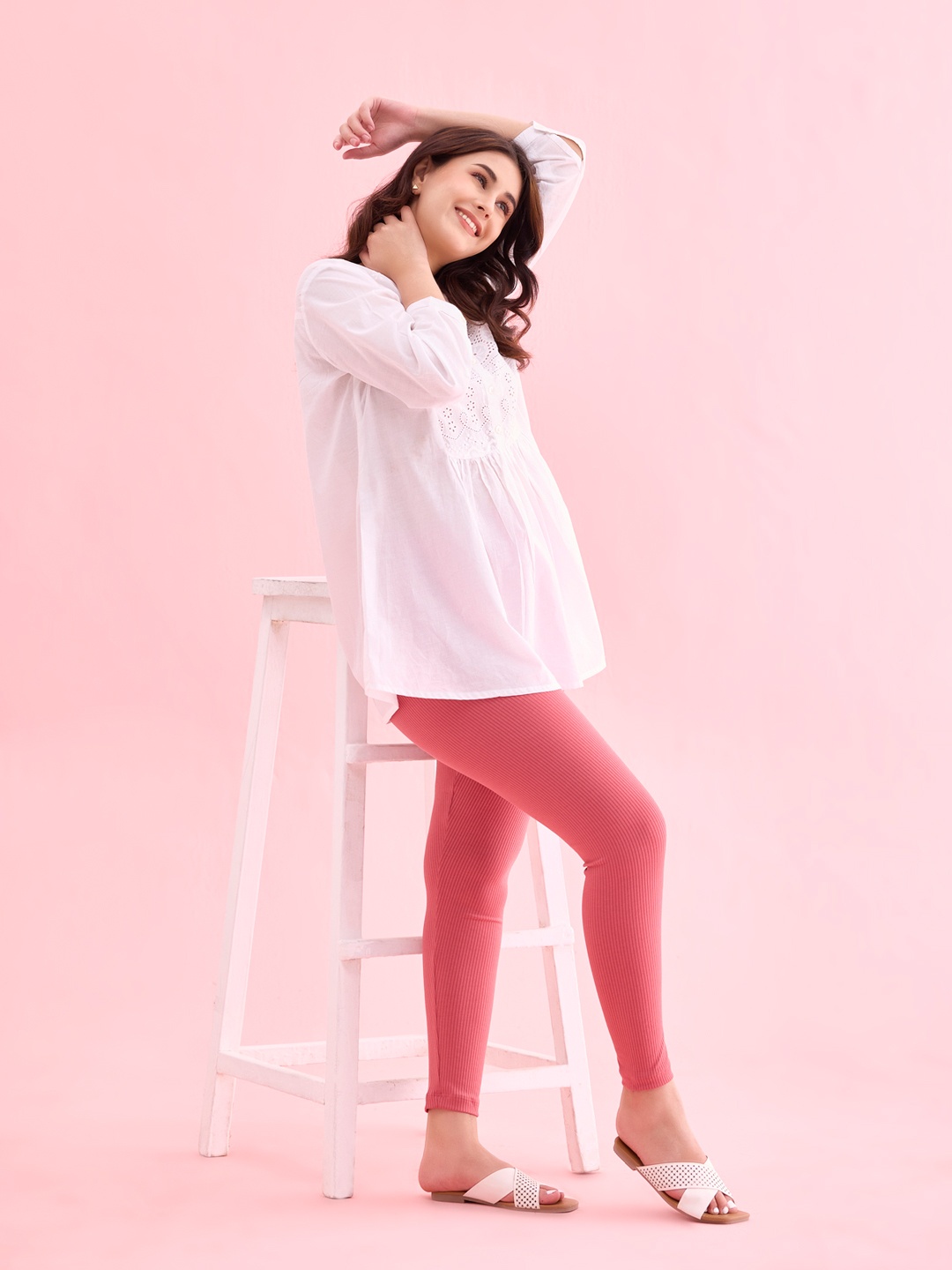 

Go Colors Women Pink Solid Ribbed Leggings