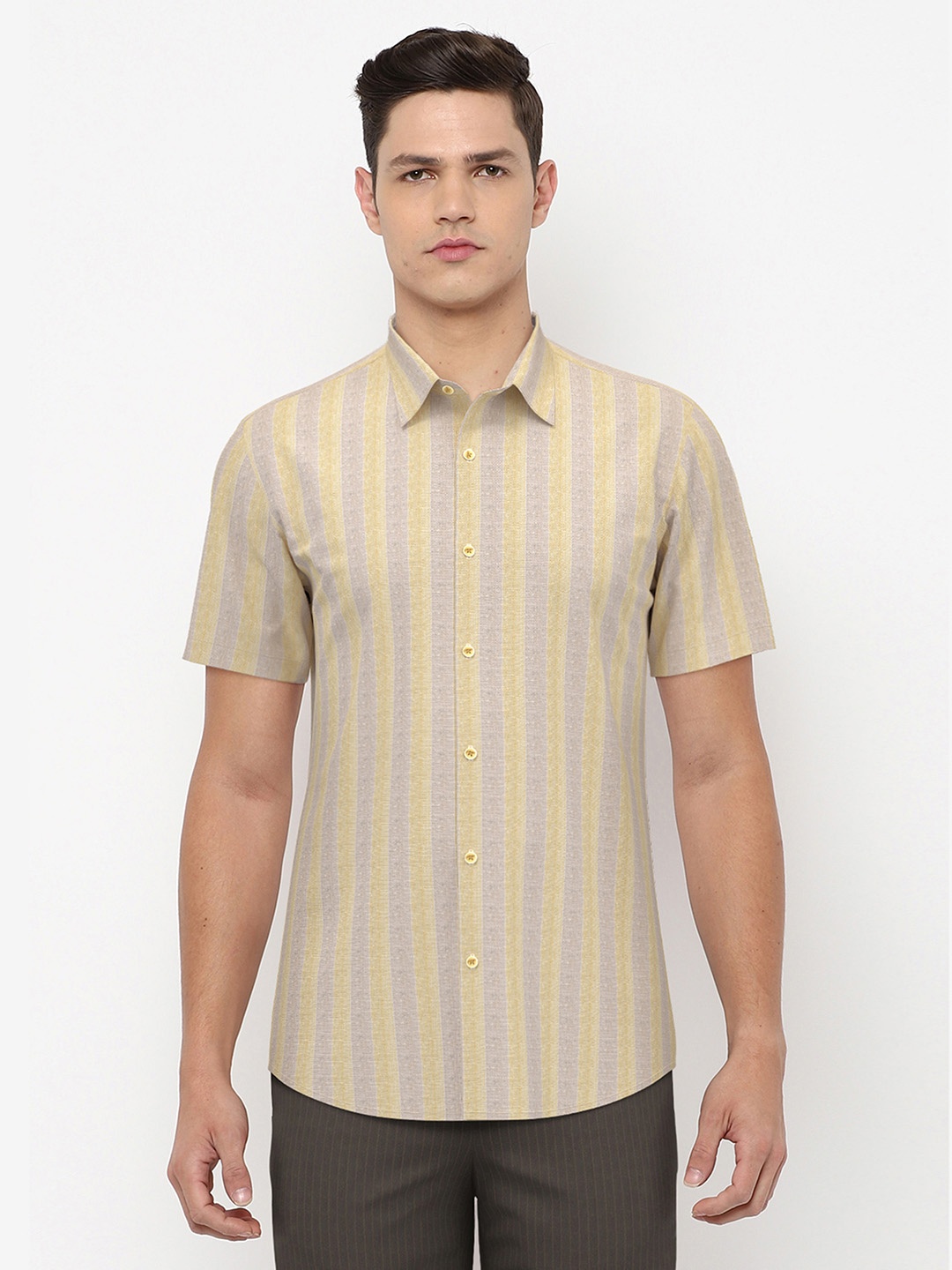 

Peter England Men Yellow Slim Fit Casual Shirt