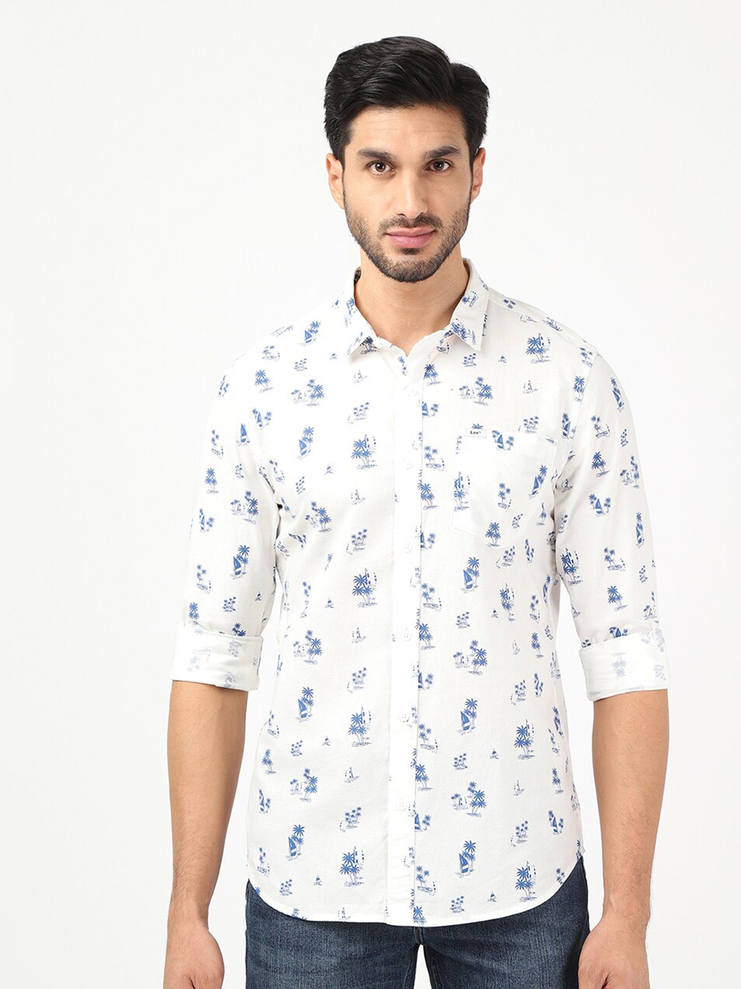 

Lee Men White & Blue Classic Slim Fit Floral Printed Cotton Casual Shirt