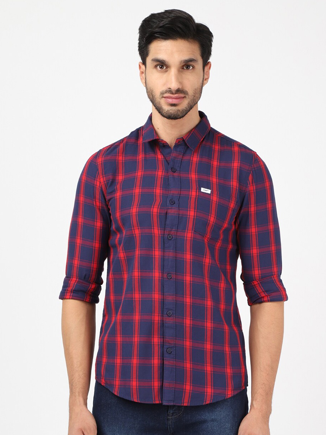 

Lee Men Red & Navy Blue Classic Slim Fit Checked Cotton Casual Shirt