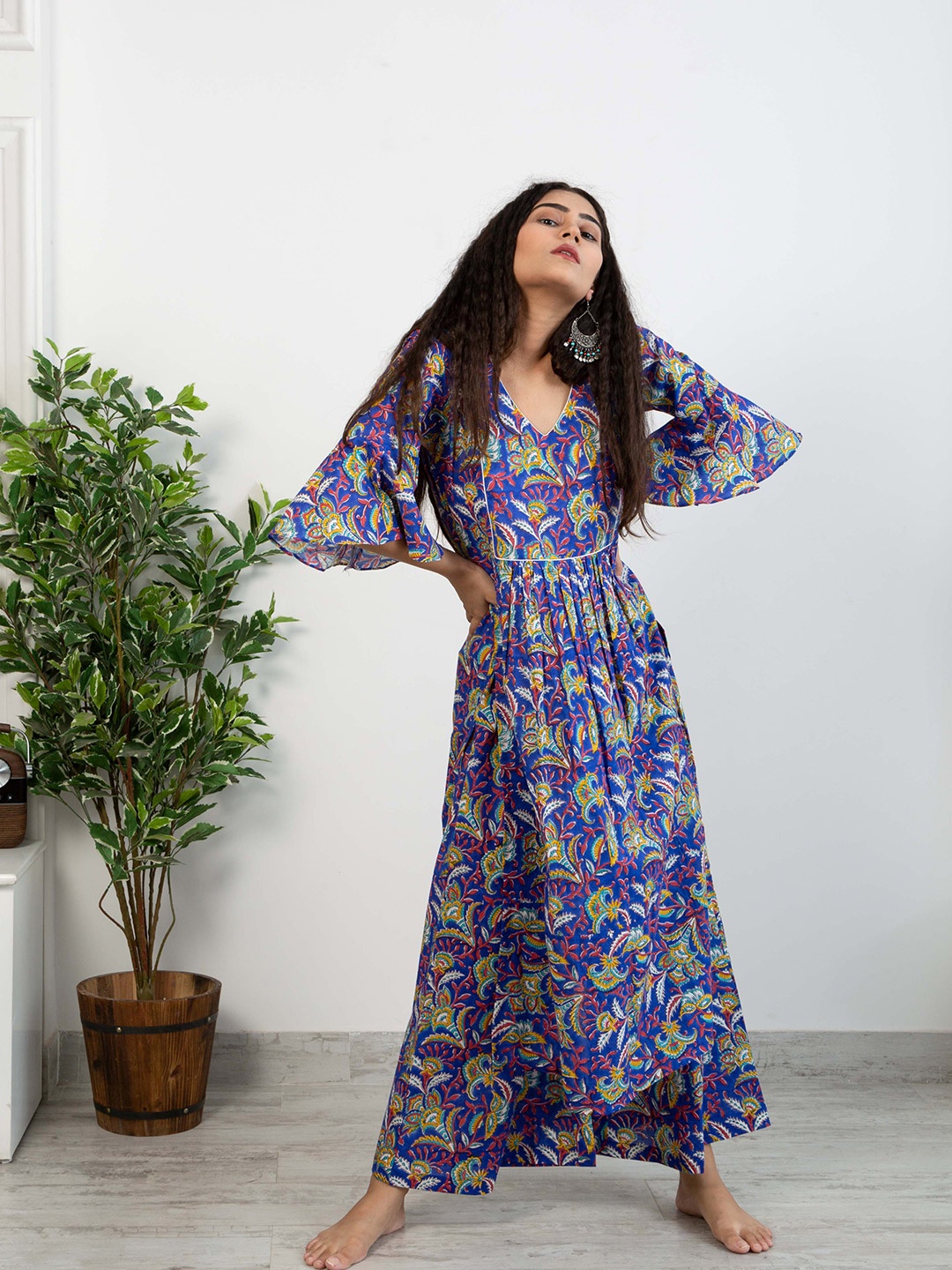 

SHRINKHLA Women Blue Ethnic Motifs Printed Flared Sleeves Pure Cotton Indigo Kurta