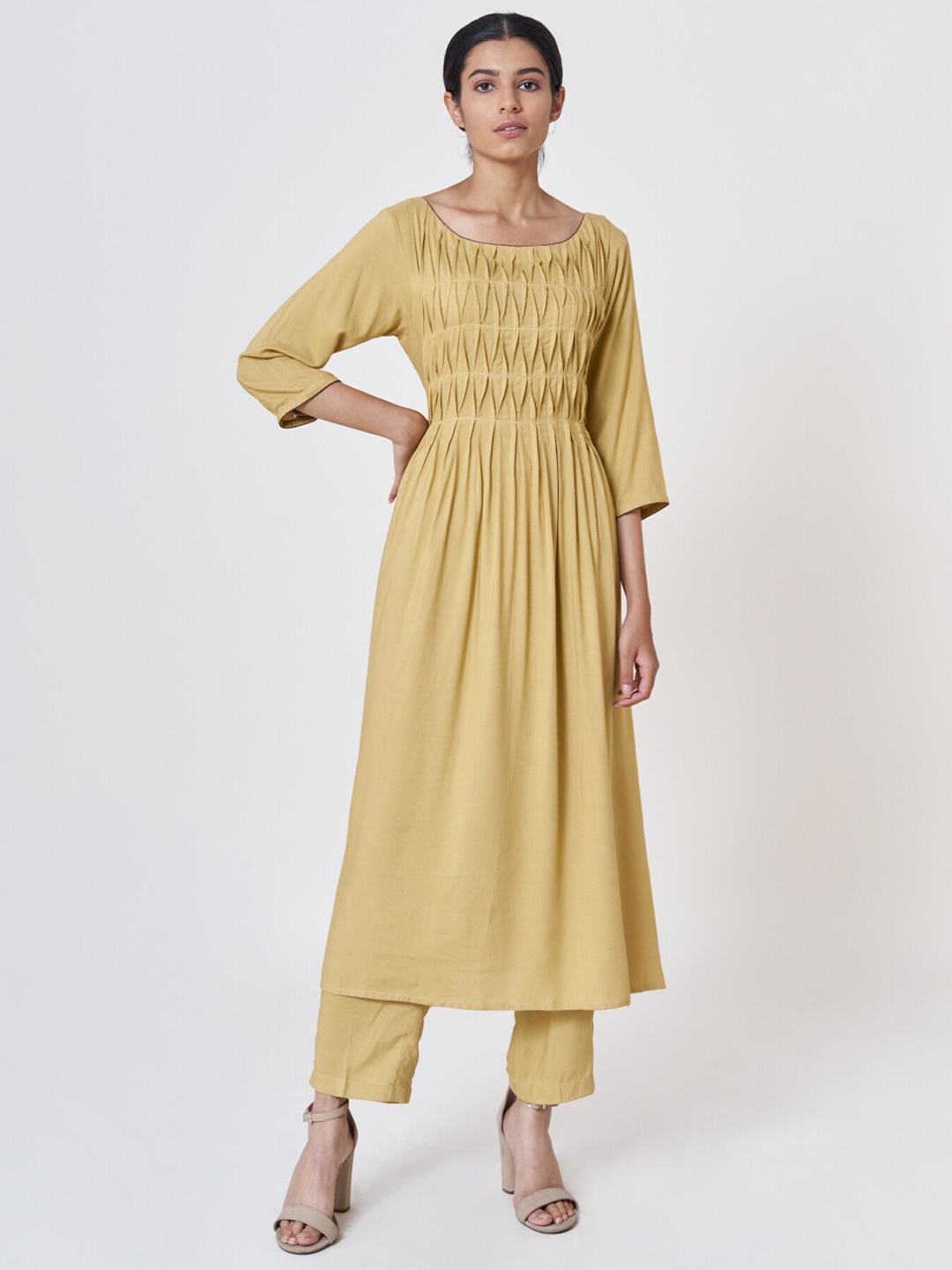 

SHRINKHLA Women Yellow Geometric Pleated Pure Cotton Kurta